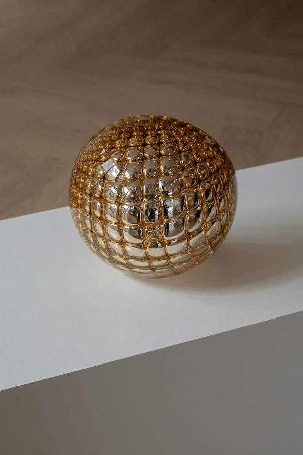 Arnout Visser, Explosion Sphere Gold (standing), 2019