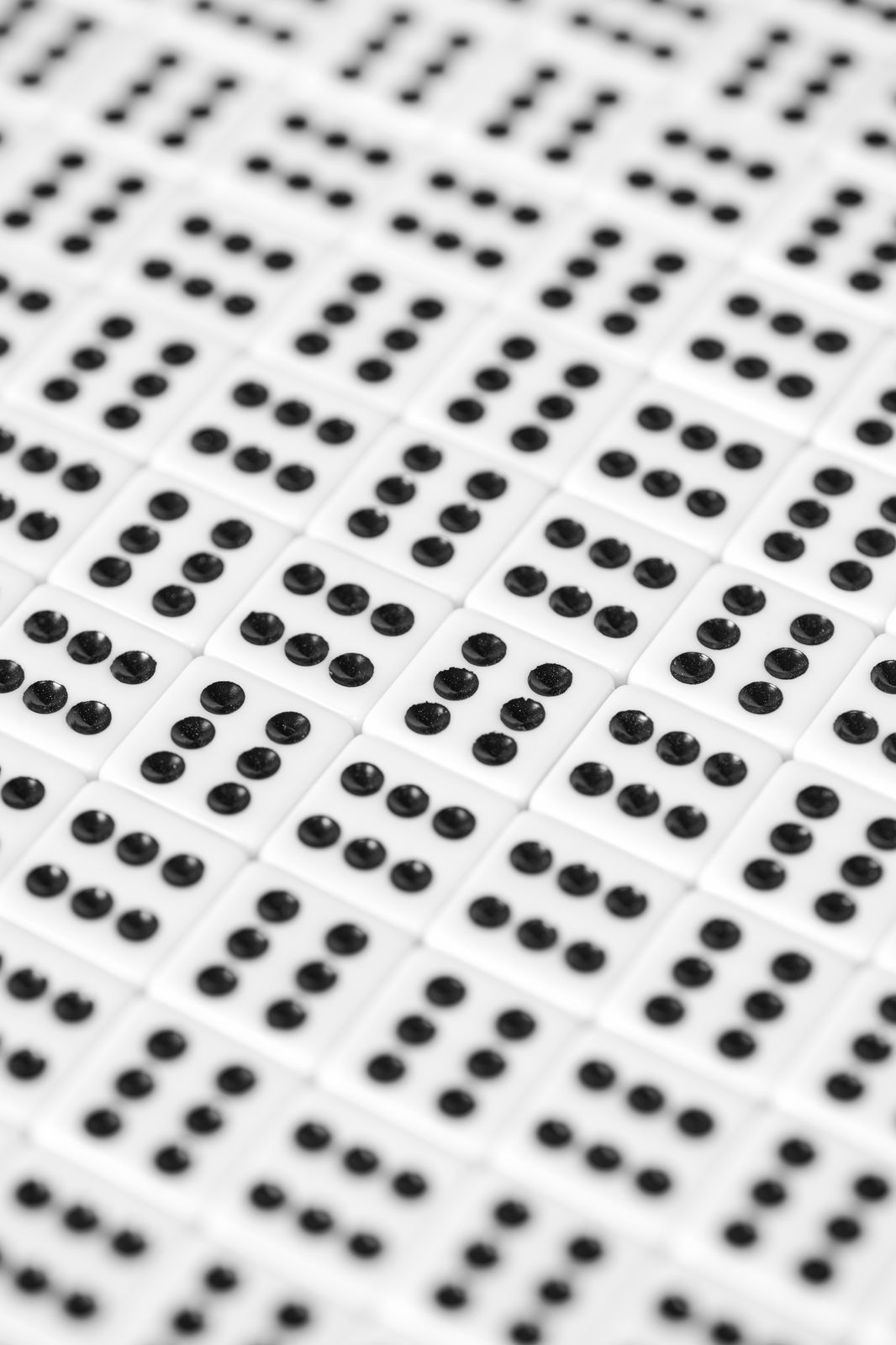 Diederik Schneemann, Lucky white black table 120 , 2023