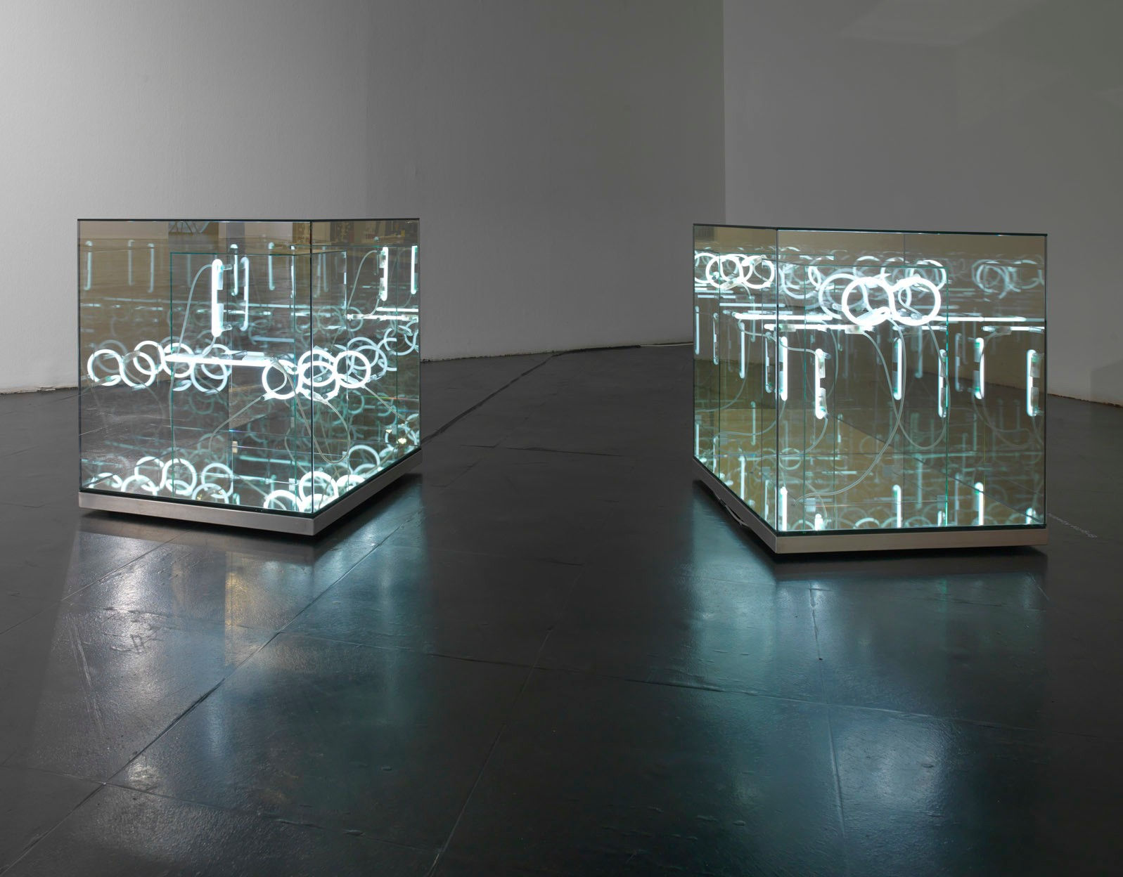 Brigitte Kowanz, Eins durch Unendlich - Unendlich durch Eins, 2011