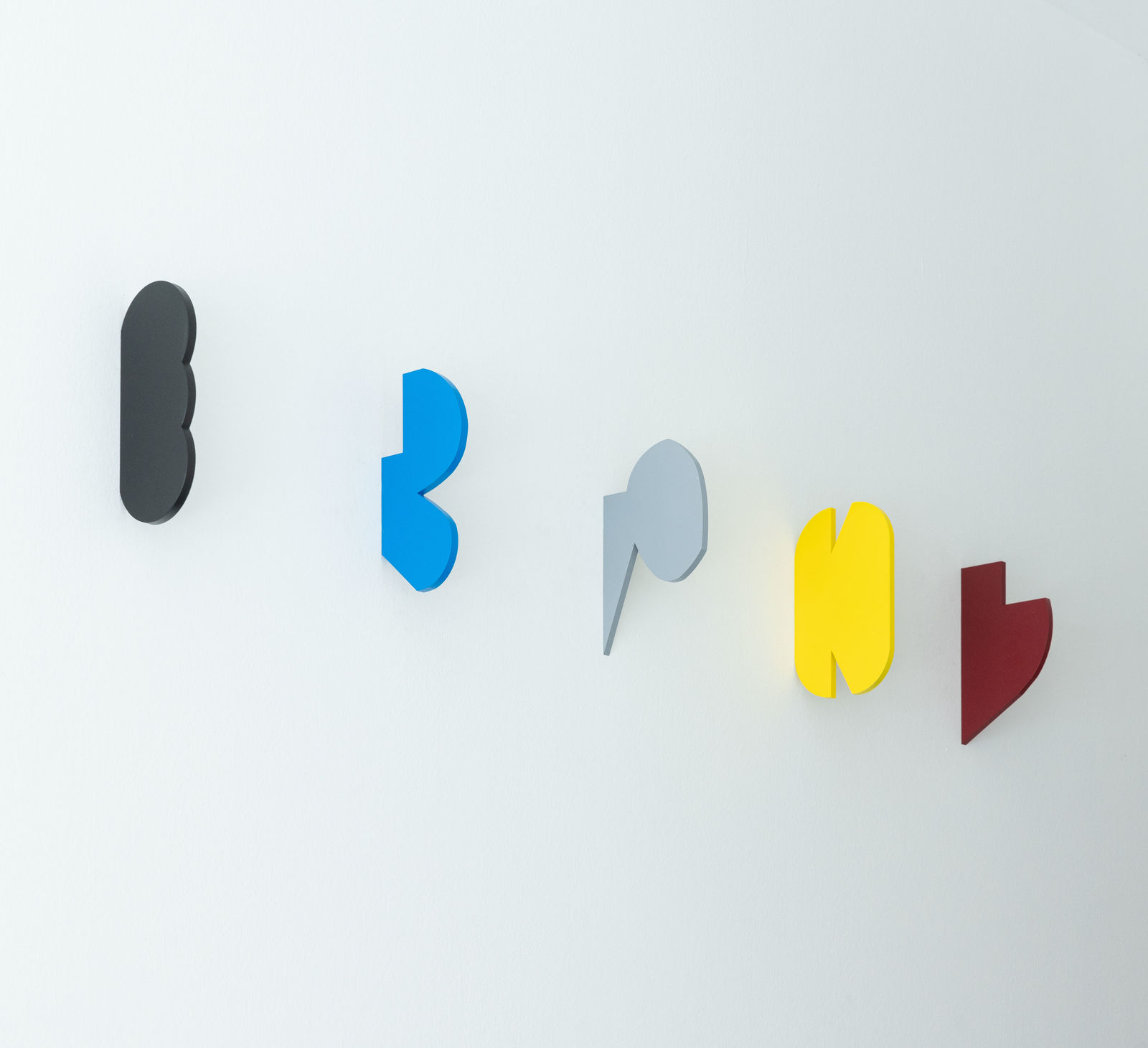 Jürgen Partenheimer, Small Shapes (Red, Yellow and Blue) I-V, 2022