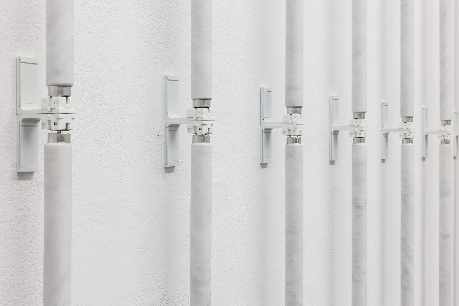 Lou Jaworski, LA GAMMA-ULTRAVIOLET MAGNET EDIT, 2025