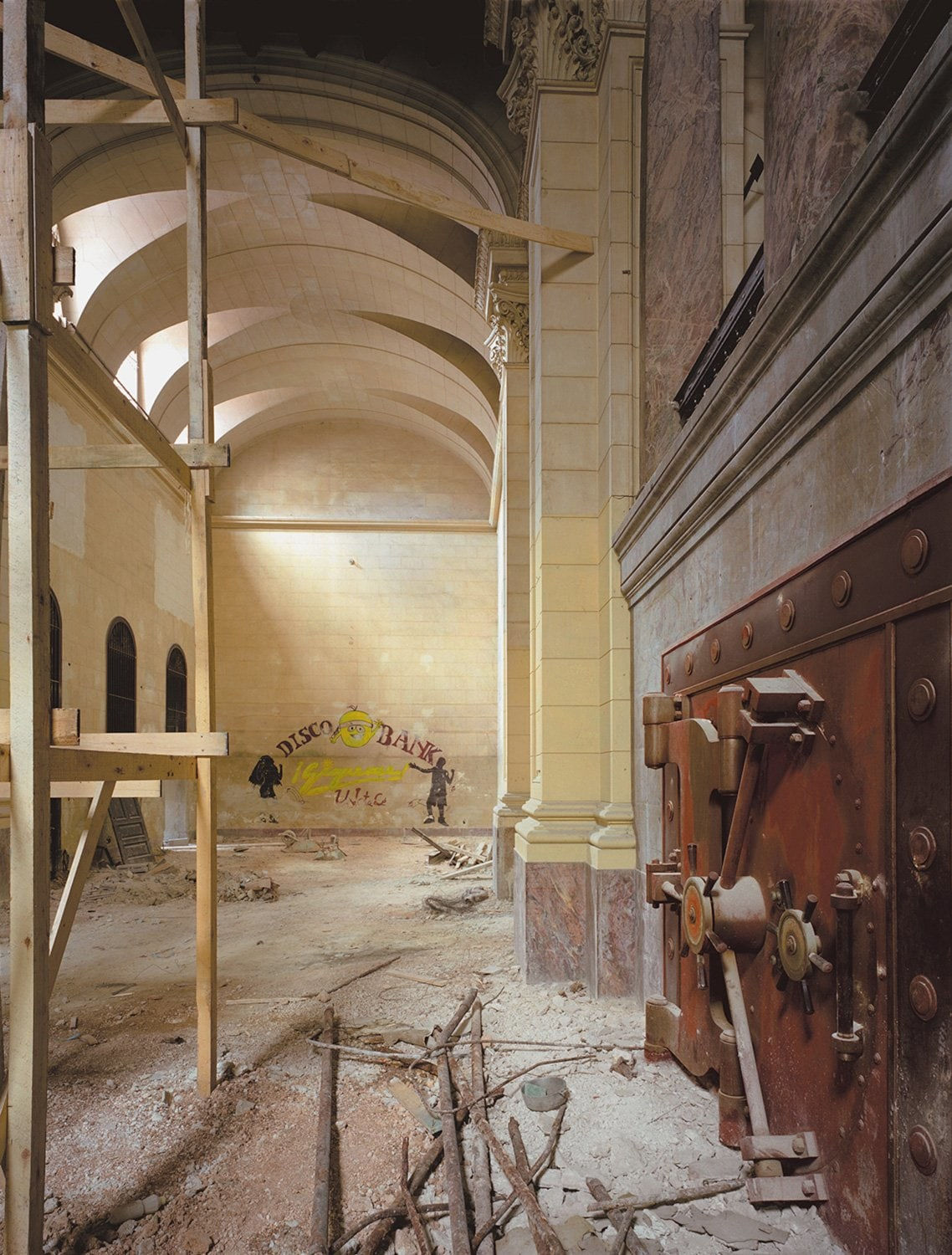 Robert Polidori, Disco Bank, Formerly the Church of Felipe de Neri and the Banco del Comercio, Aguiar 402 (at the corner of Obrapía), Habana Vieja, 1997