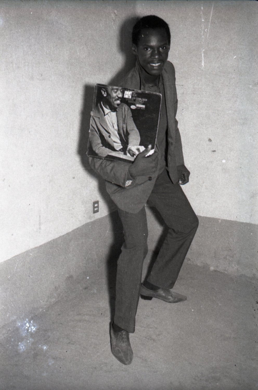 Malick Sidibé, Montrant un Disque, 1972 / 1998