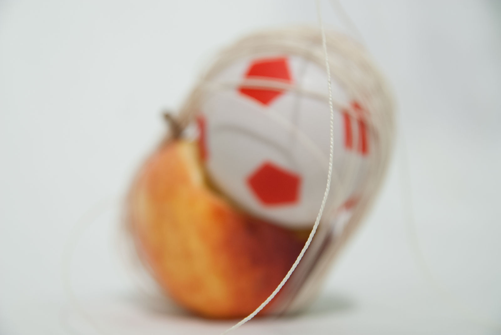 Nouvelle religion - Fil (New Religion - Thread), 2011