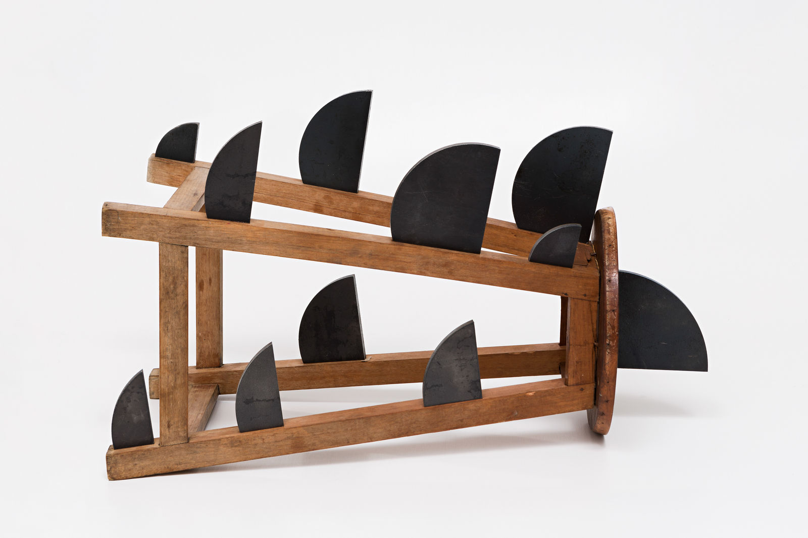 Adriano Costa, Banco tubarão, da série Bancos Confortáveis, 2015