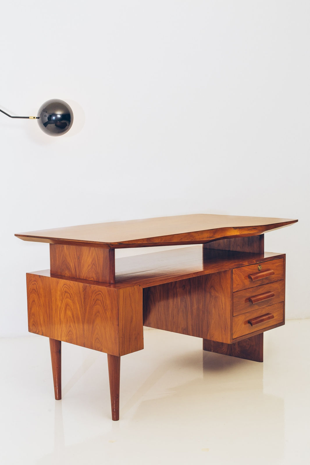 Giuseppe Scapinelli, Escrivaninha Modernista Caviúna, 50's