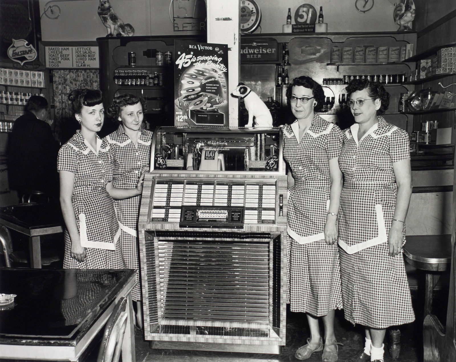 Ernest C. Withers, Waitresses and juke box, Plantation Inn, West Memphis, TN, 1950's