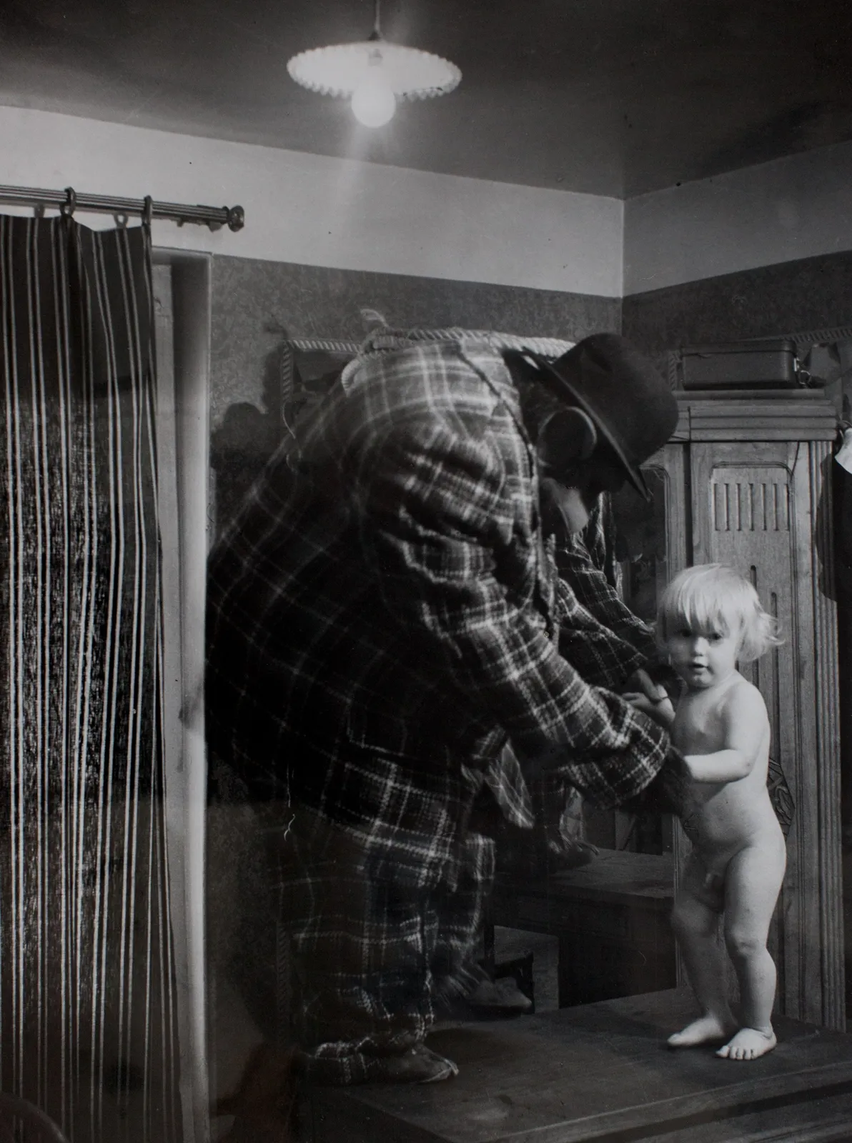Gyula Halász Brassaï, L’Homme Gorille et Son Fils, ca. 1933