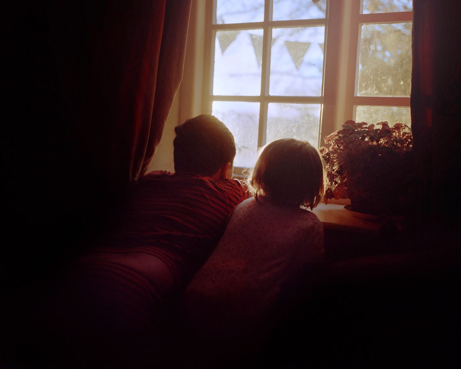 Siân Davey, Early Morning Winter Light Joseph and Alice, 2014