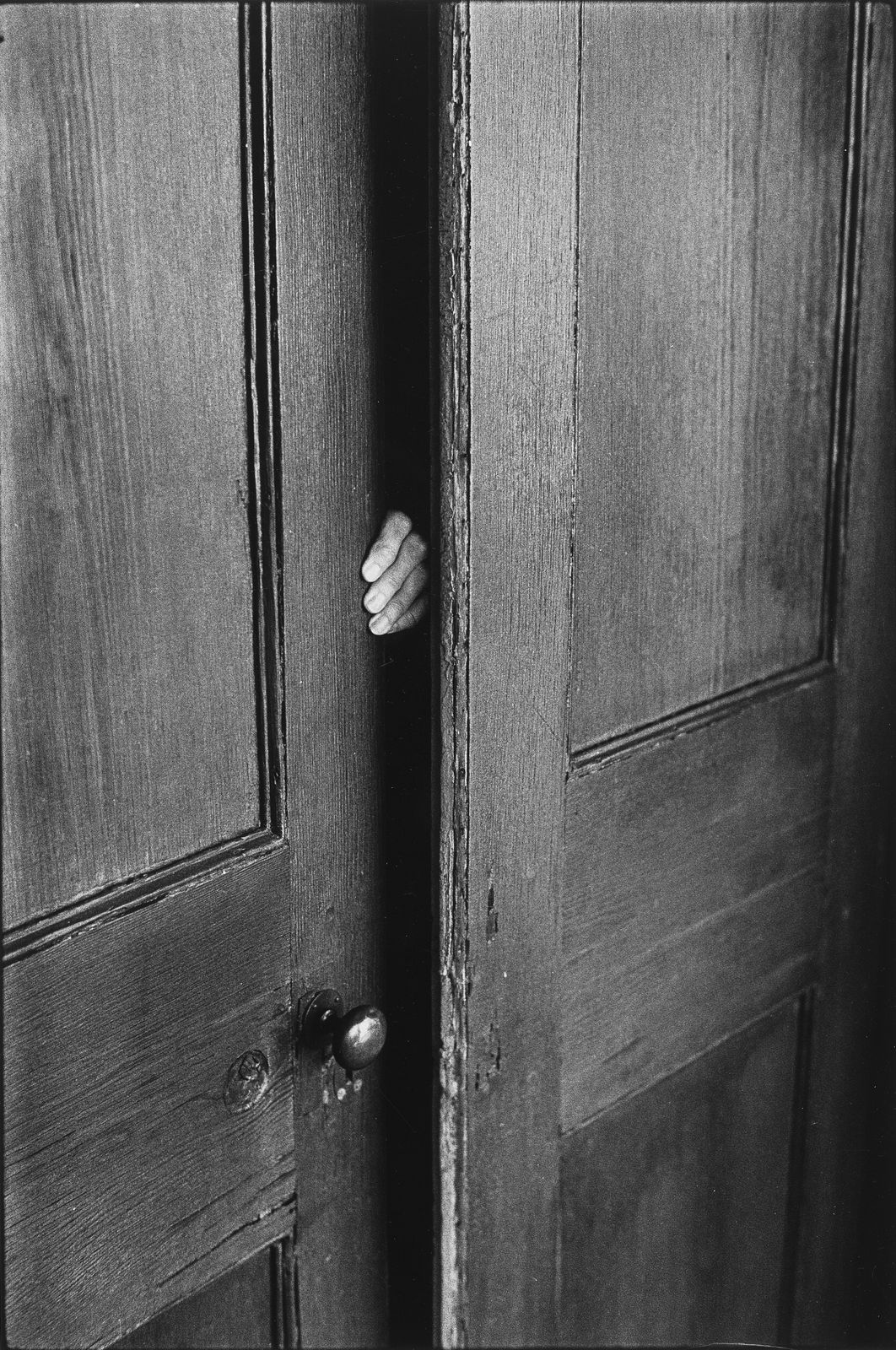 Elliott Erwitt, Hand in Doorway, Florida, 1968