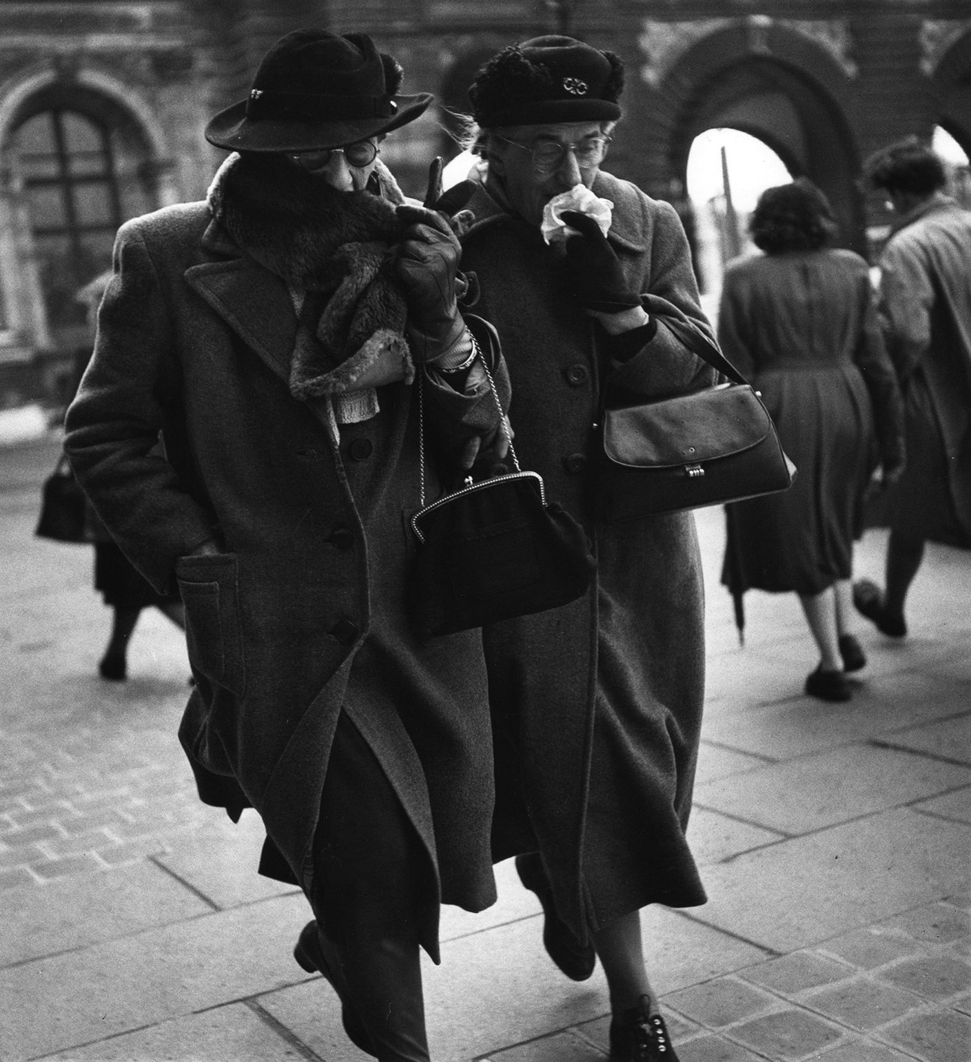 Louis Stettner, British Tourists, Paris, 1951