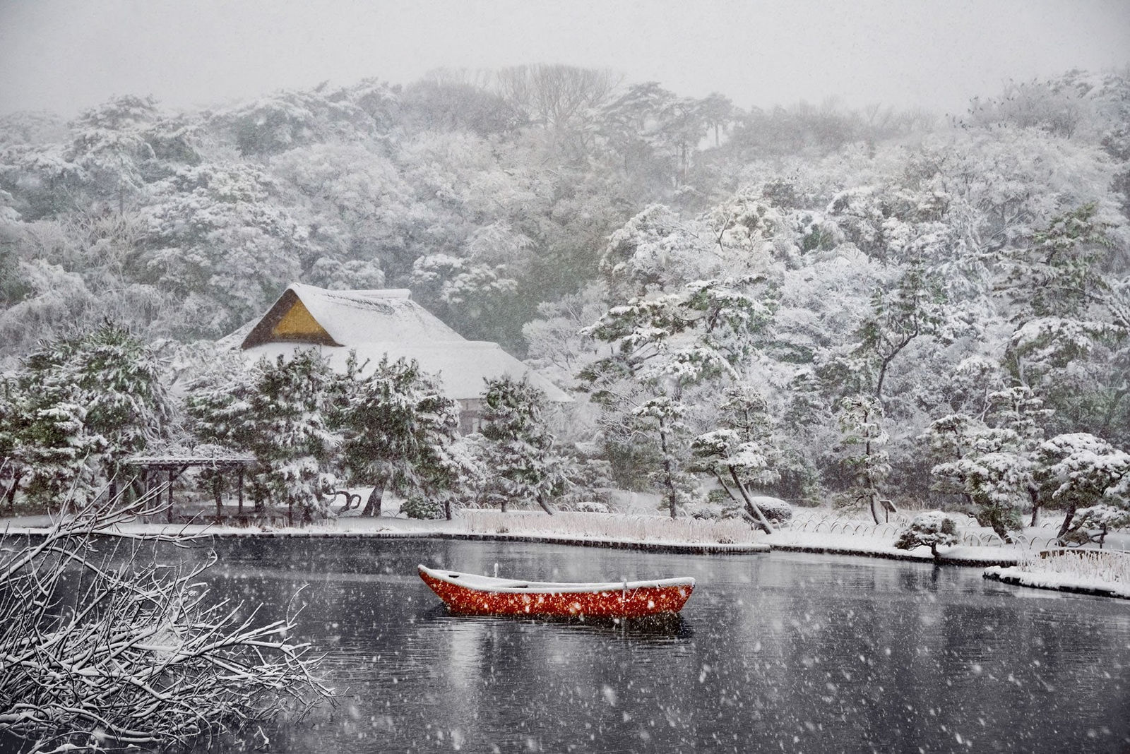 Steve McCurry, Boat Covered in Snow in Sankei-en Gardens, 2014