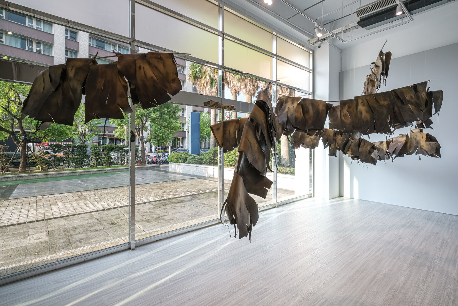 李若玫, 《焦葉上的丿》 丿 on Rotten Leaf, 2022