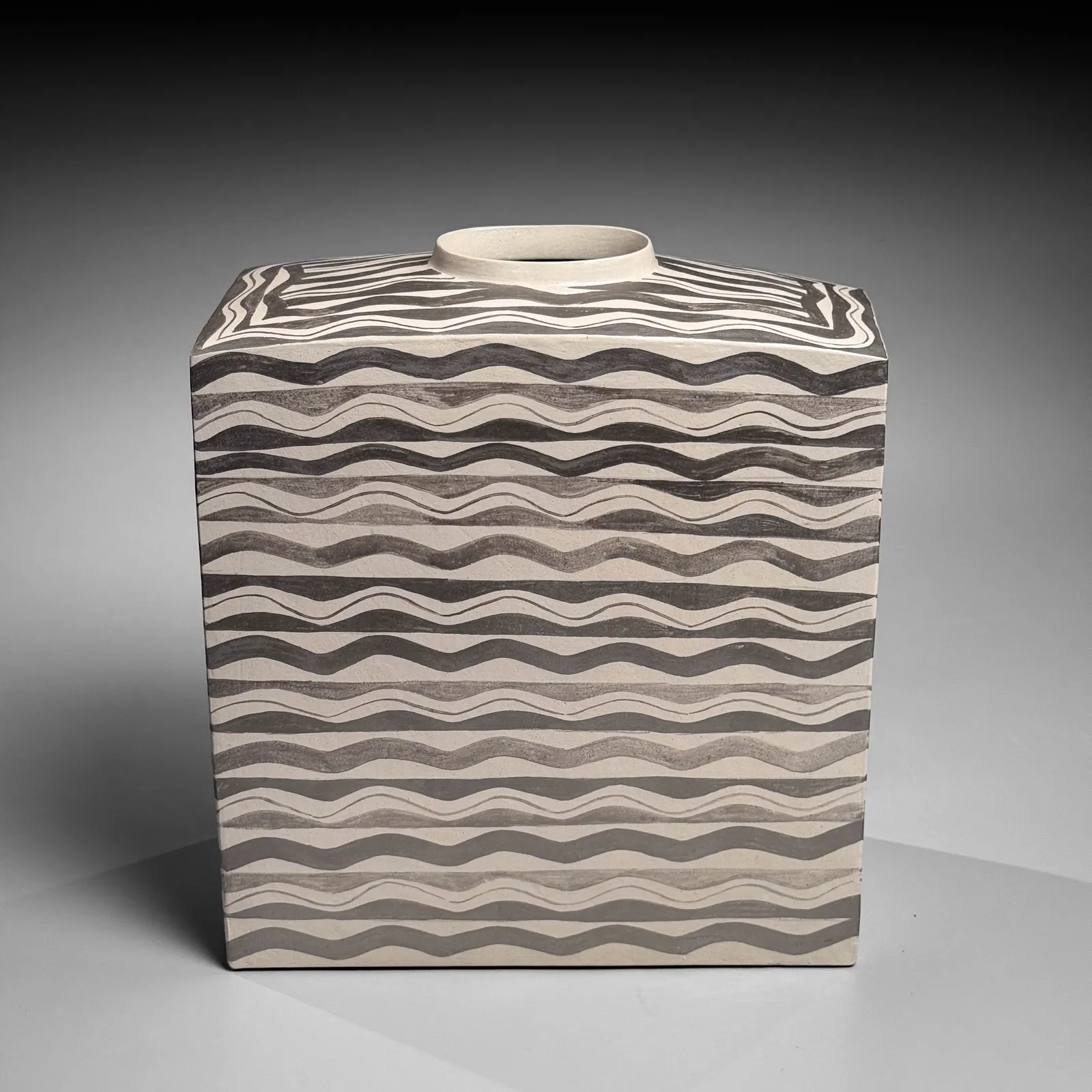MORINO HIROAKI TAIMEI, Rectangular vessel with wave-patterned silver glaze, ca. 1990