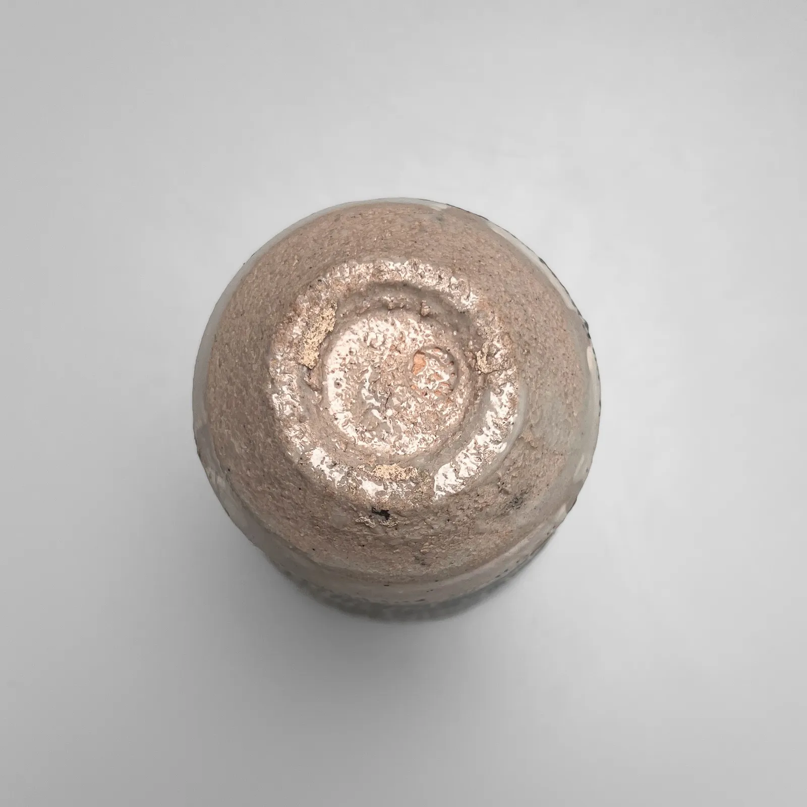 ISHIGURO MUNEMARO, Small cylindrical vessel with black rope-patterning design on white ground, Late 1940s-50s