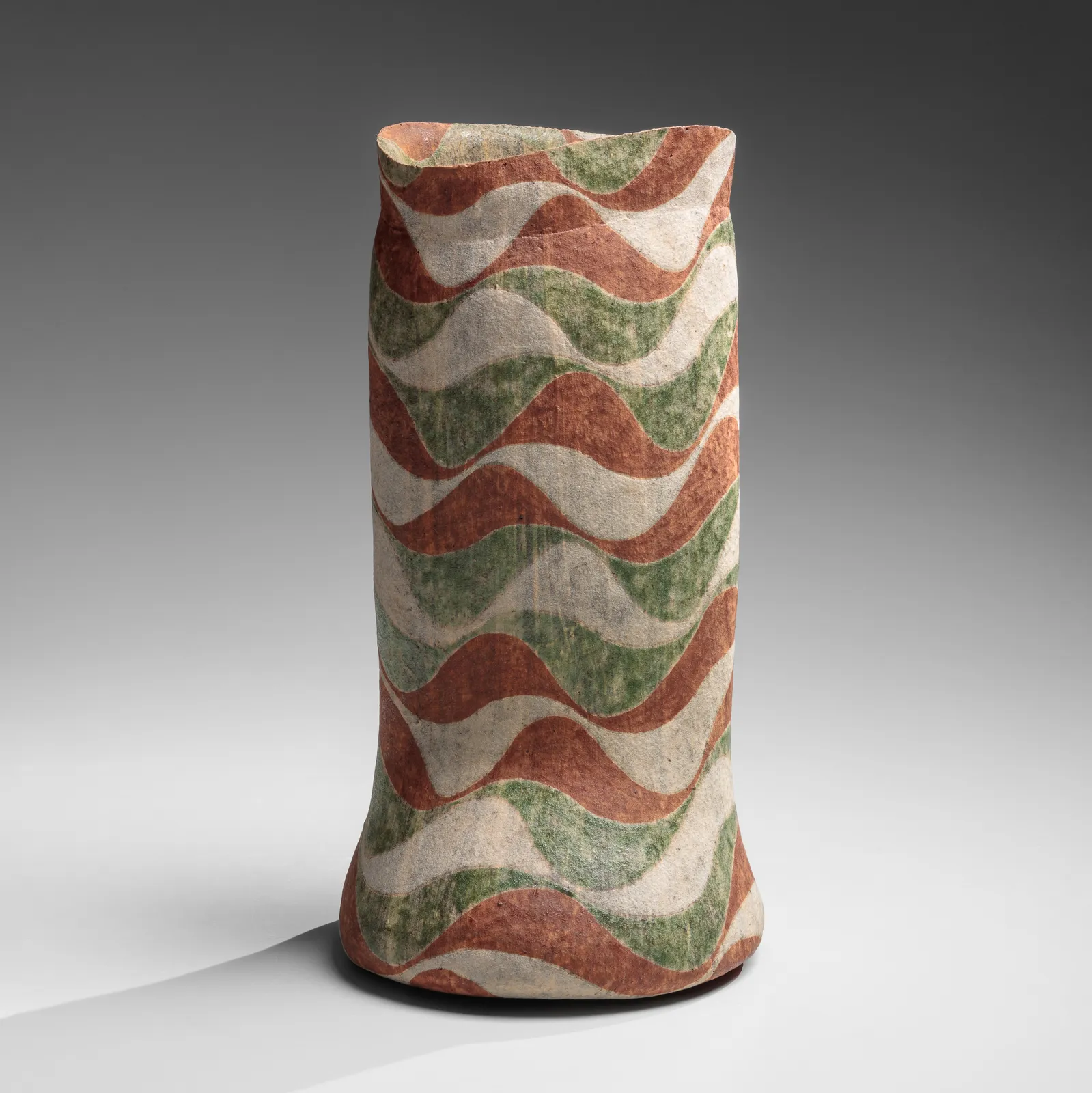 KAMODA SHŌJI, Vessel with undulating red and green wave-like linear banding, 1971