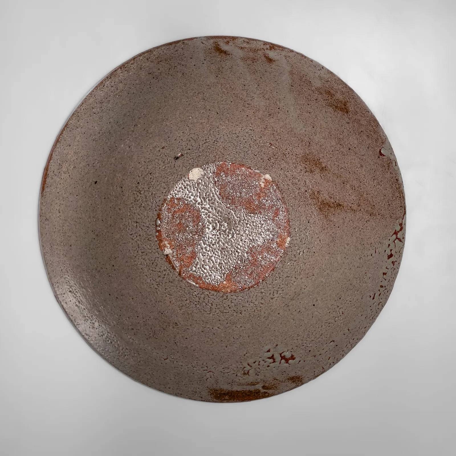 ISHIGURO MUNEMARO, Platter with motif of cricket and grasses in iron underglaze, ca. 1964–1966