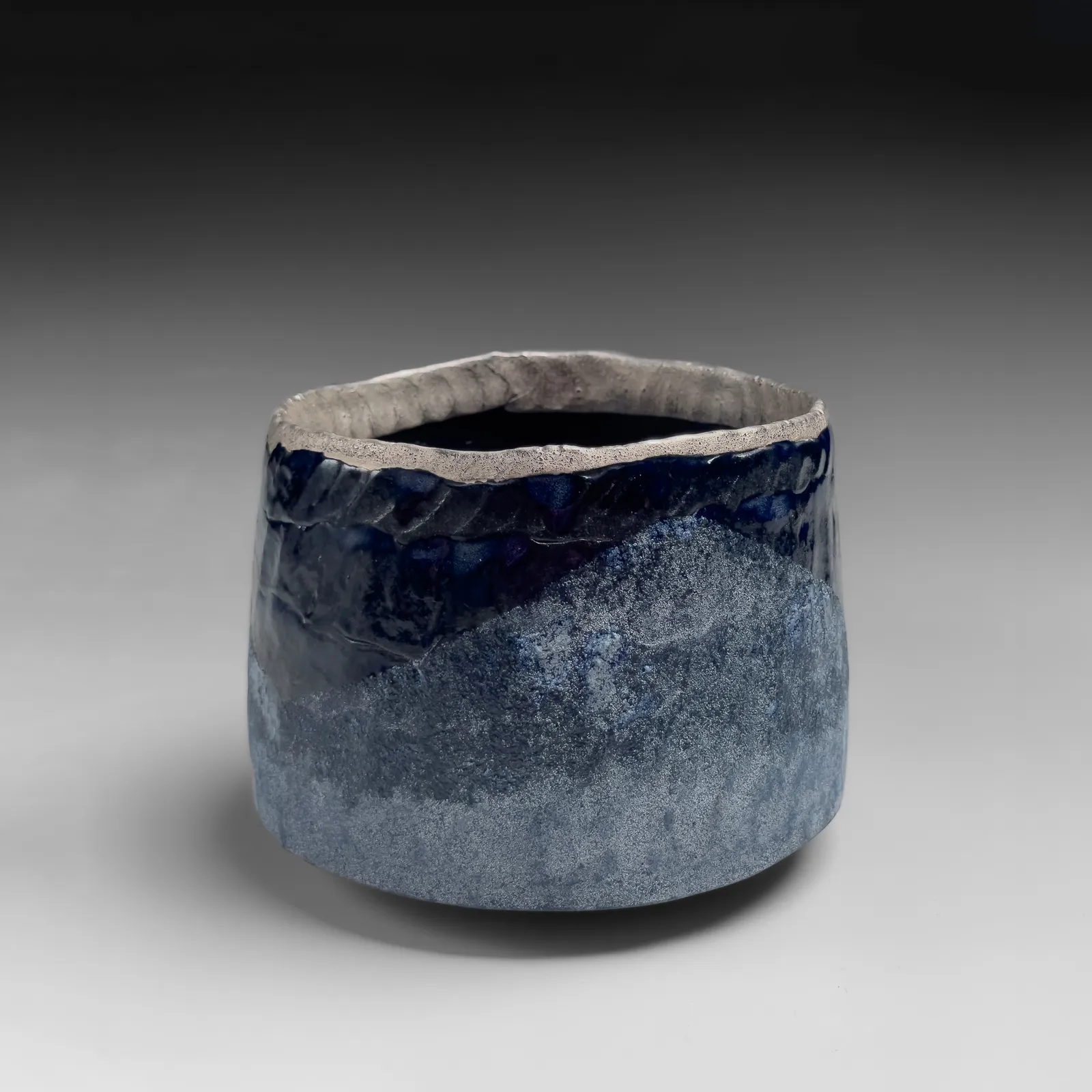 NAKAI NAMIKA, Straight-sided carved teabowl with cobalt glazing, 2025