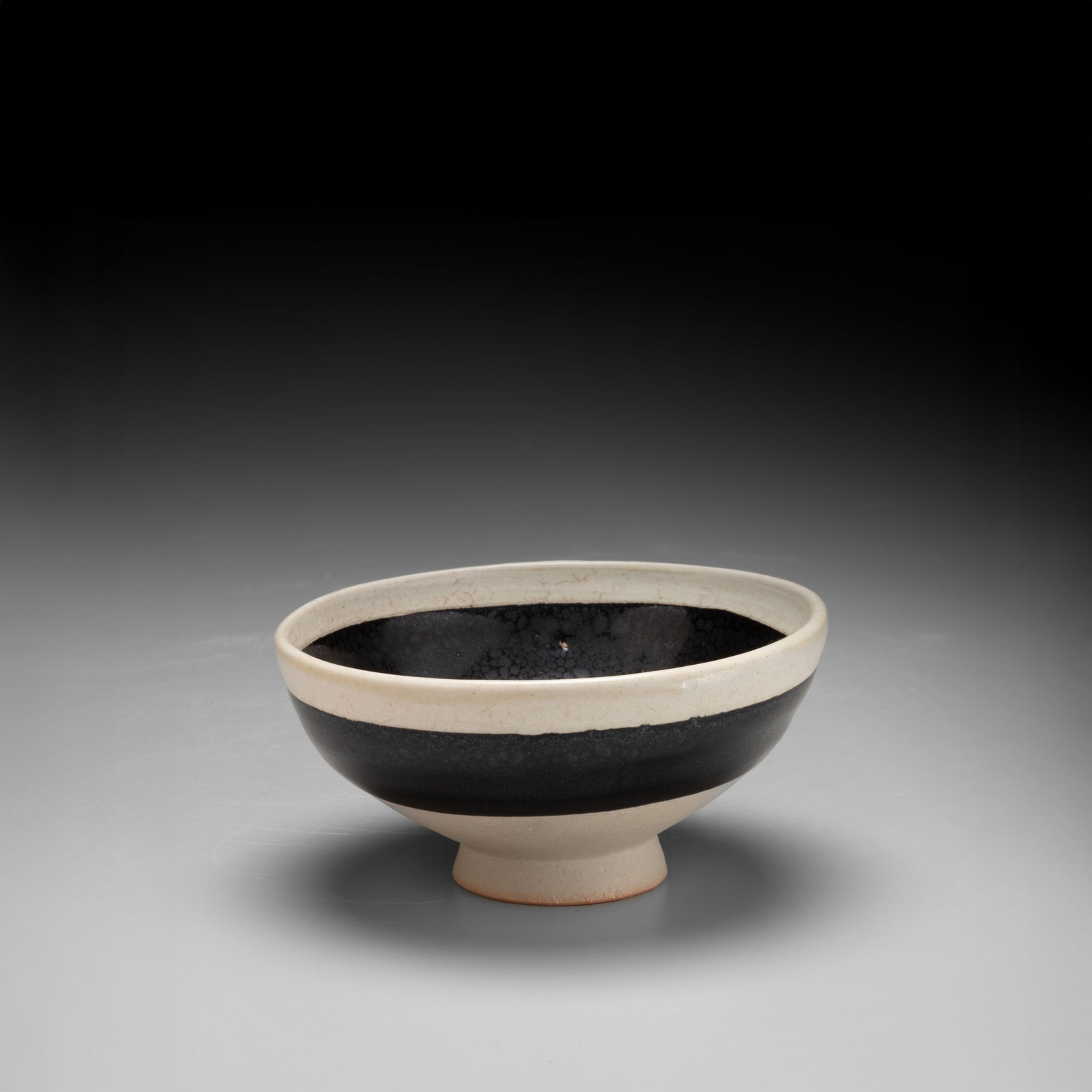 KOYAMA FUJIO, Yuteki-Tenmoku teabowl with white cover ring, 1970s
