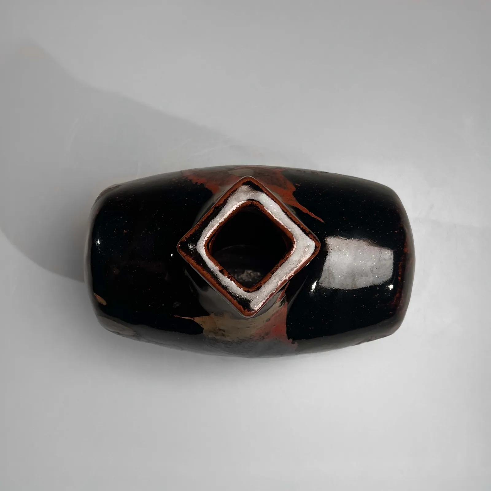 KAWAI KANJIRŌ, Black barrel-shaped vessel with splashed patterning in red and green, ca. 1960