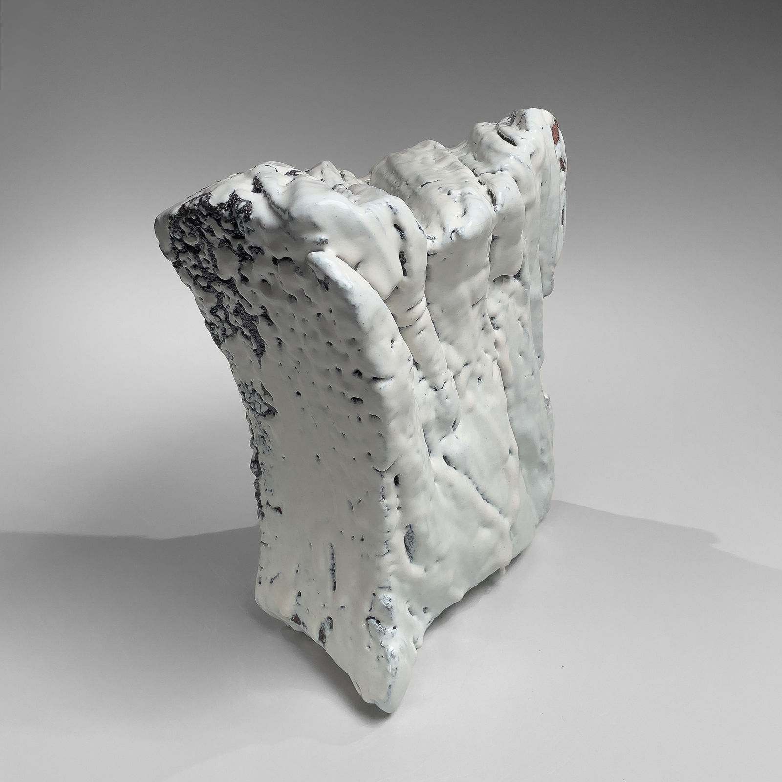 MIWA KAZUHIKO (KYŪSETSU XIII), Thickly walled standing sculptural vessel, 2023