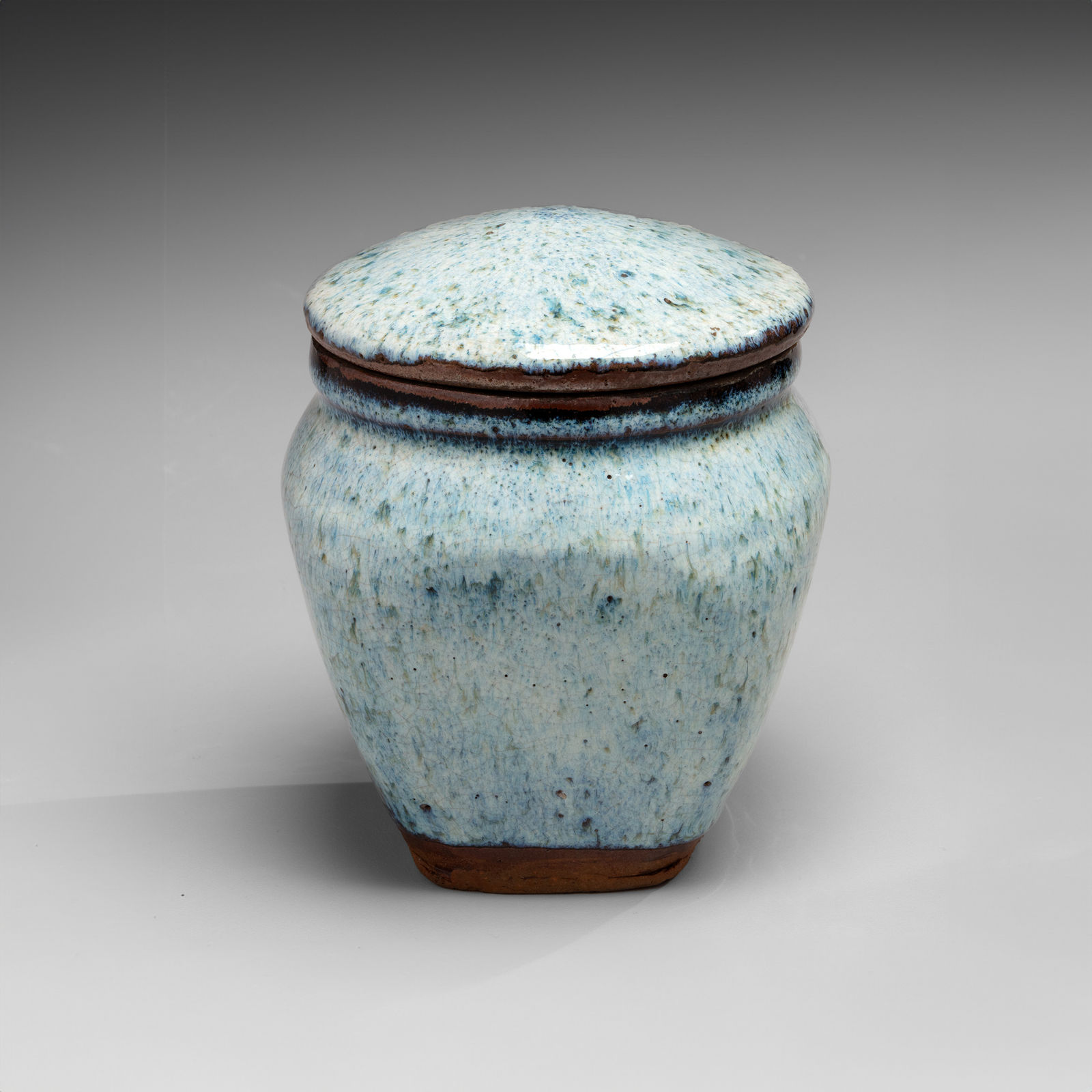 KAWAI KANJIRŌ, Tapering covered jar with squared-off sides and matching round lid in namako ("sea cucumber") glaze, 1930s