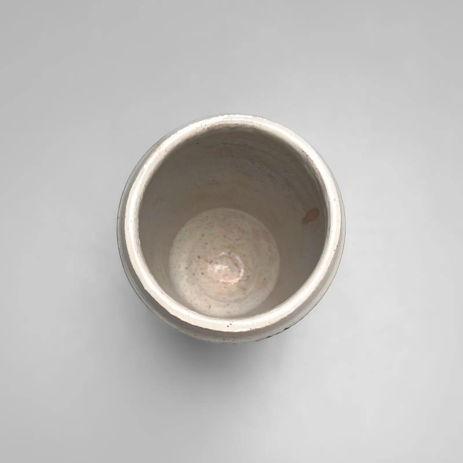 ISHIGURO MUNEMARO, Small cylindrical vessel with black rope-patterning design on white ground, Late 1940s-50s