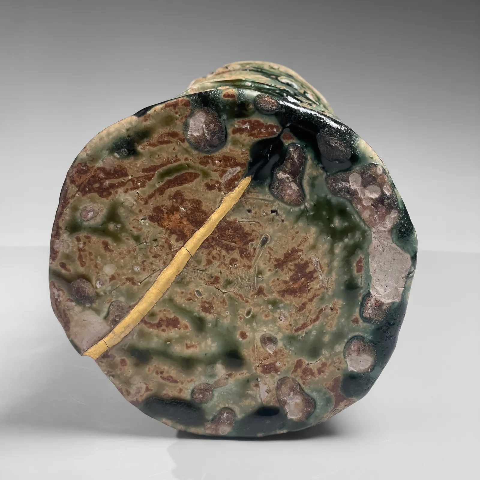 OKABE MINEO, Tall Oribe-glazed columnar vessel with irregular carved bands, 1967