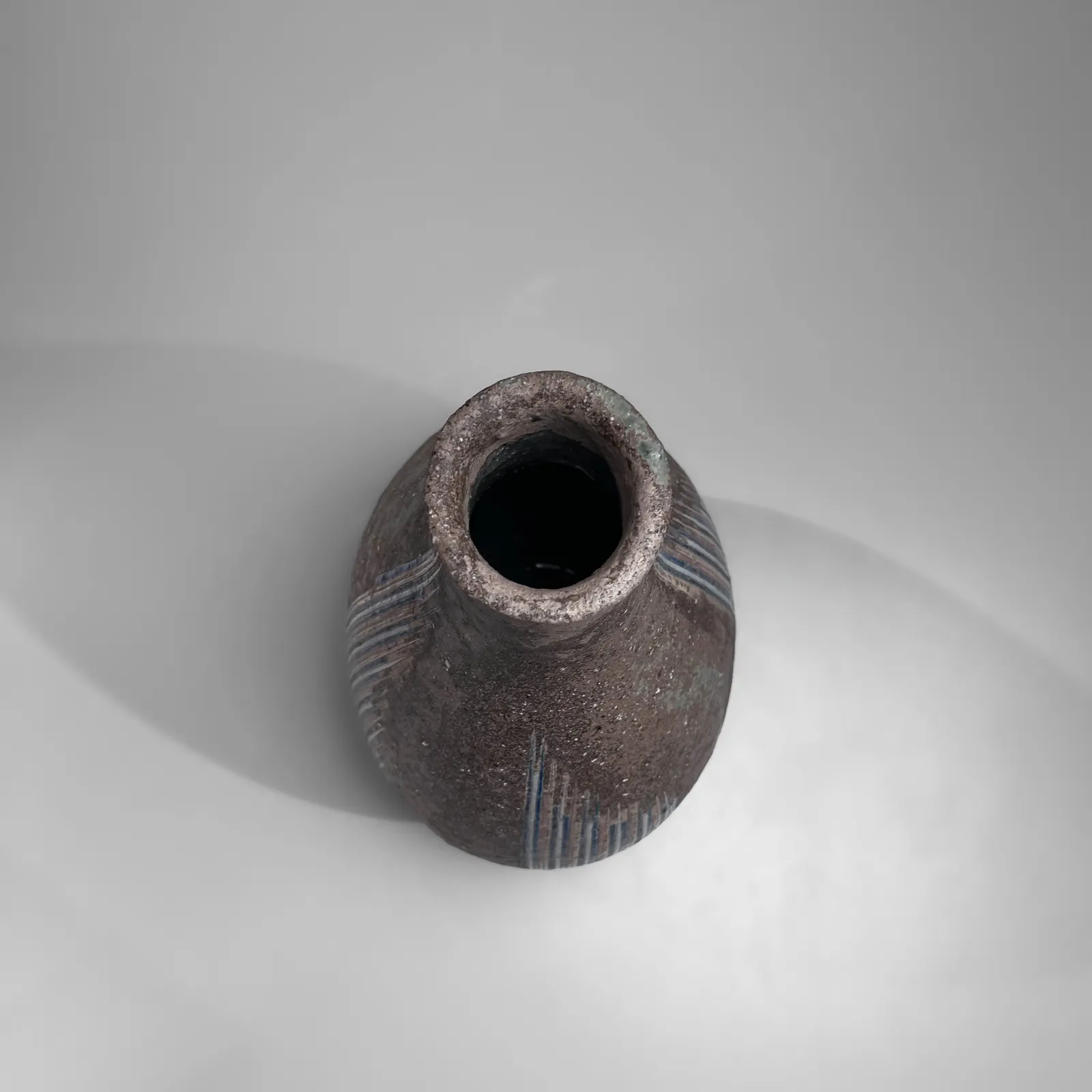 KAMODA SHŌJI, Bulbous gray vessel with tall neck and flared rim, 1979