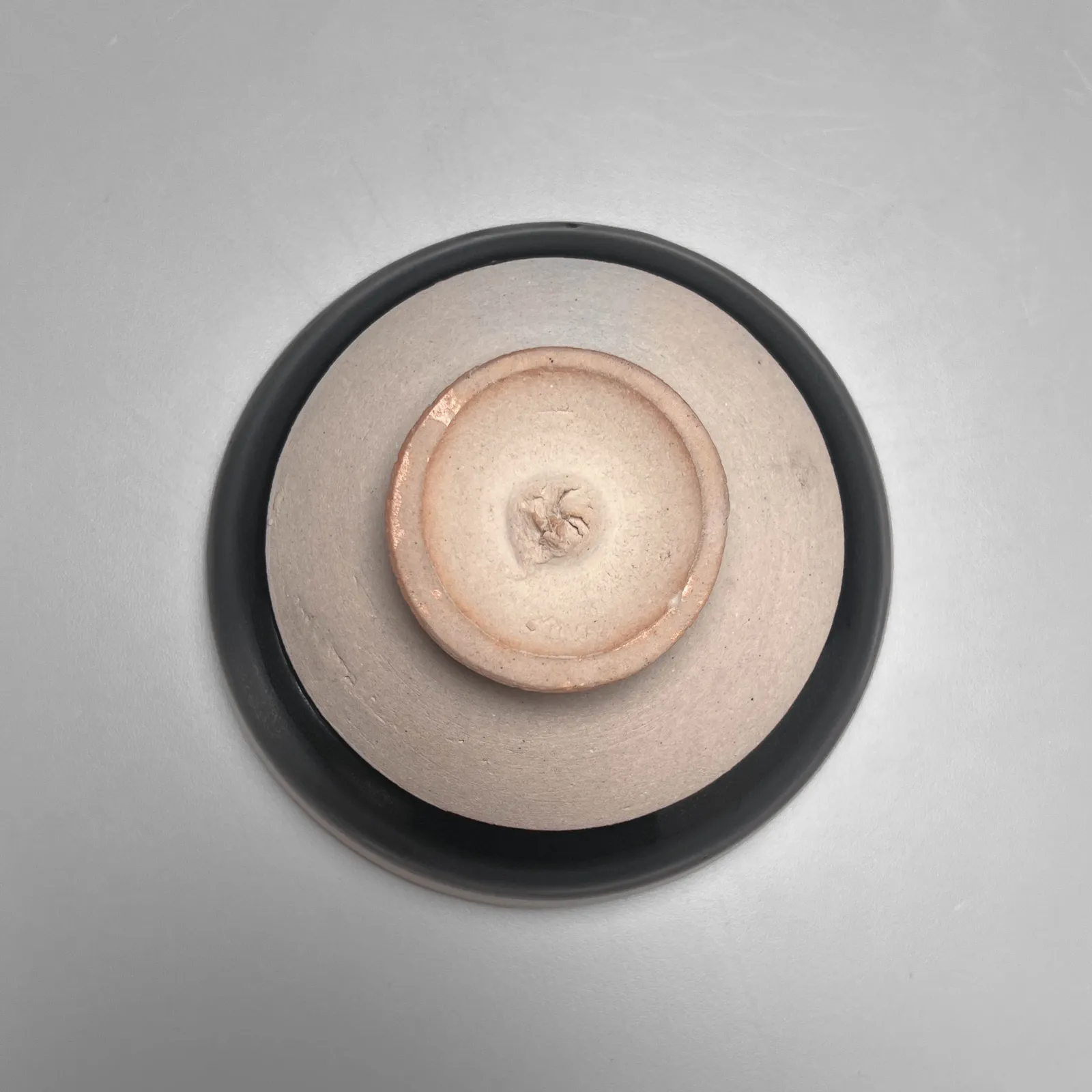 KOYAMA FUJIO, Yuteki-Tenmoku teabowl with white cover ring, 1970s