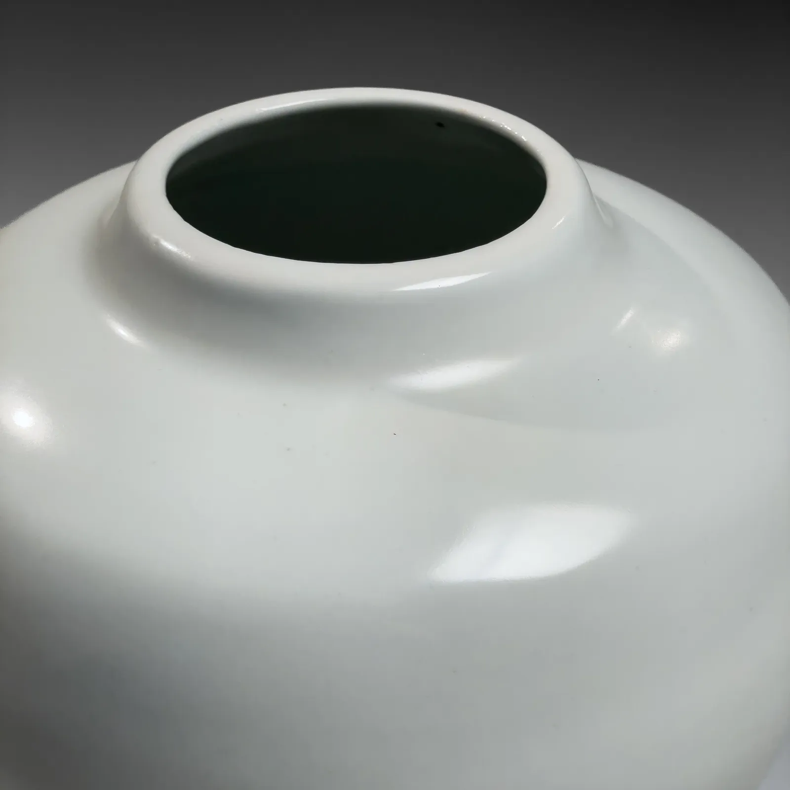 TOMIMOTO KENKICHI, Rounded white vessel with slightly slanted shoulders and short, raised mouth, 1942