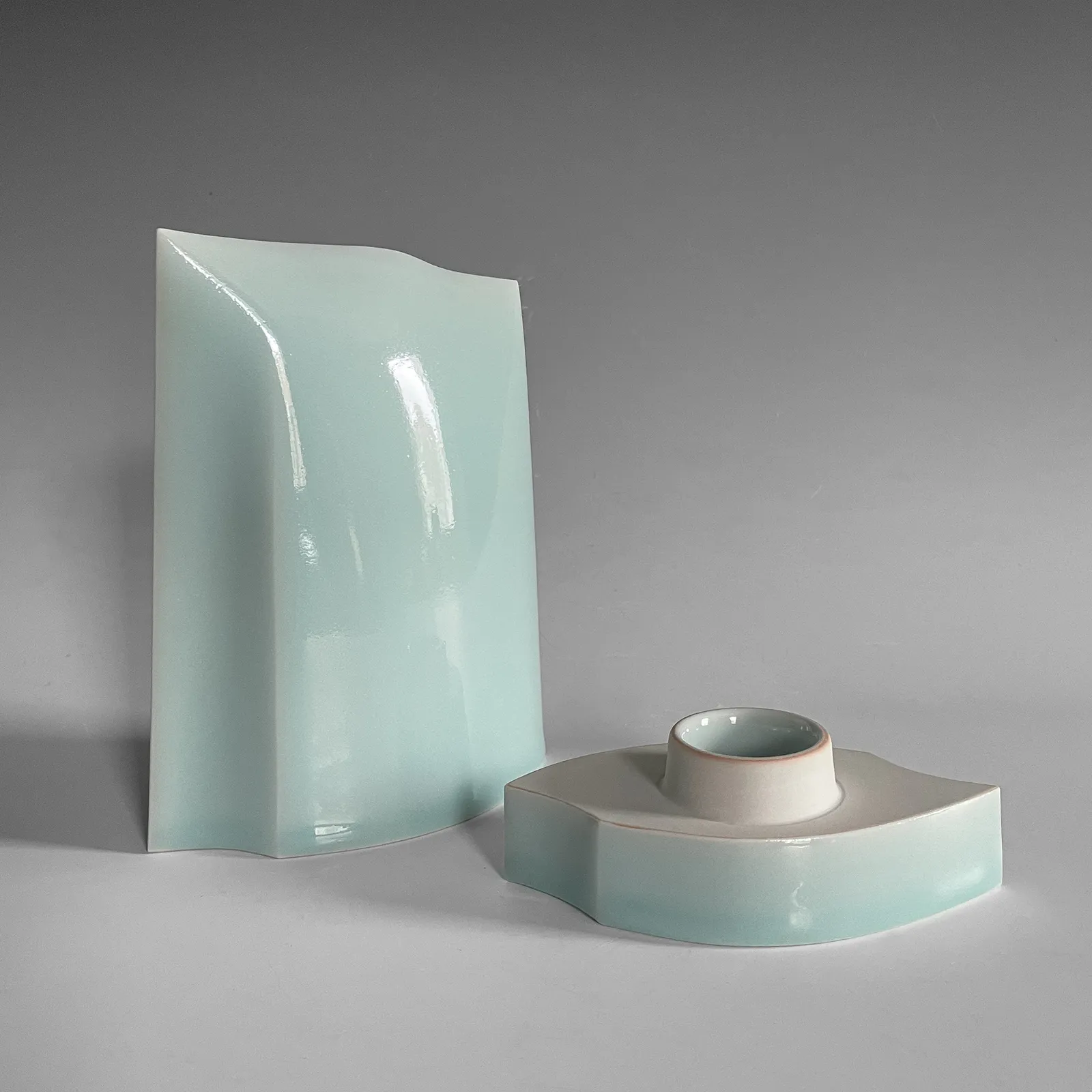 FUKAMI SUEHARU, Seihakuji incense burner with sloping cover, ca. 2000s