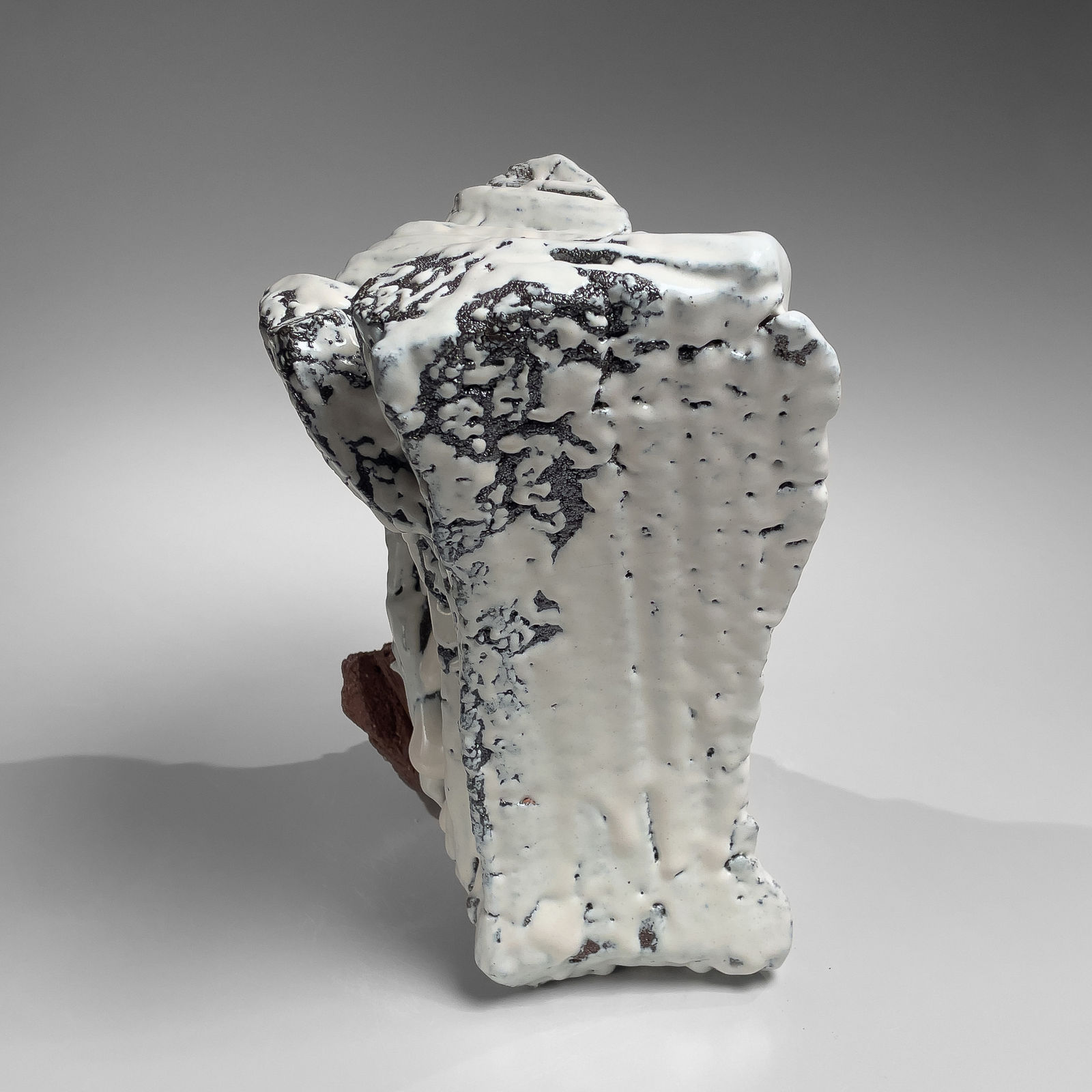 MIWA KAZUHIKO (KYŪSETSU XIII), Thickly walled standing sculptural vessel, 2023