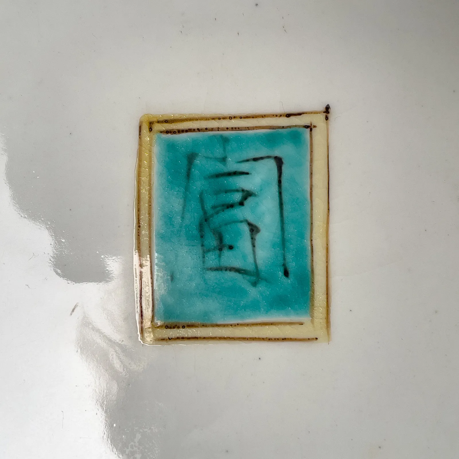 TOMIMOTO KENKICHI, Iro-e (enamel overglaze) slightly recessed rounded square platter with foliated rim, sarasatic-patterned four-petaled floral patterning, 1936