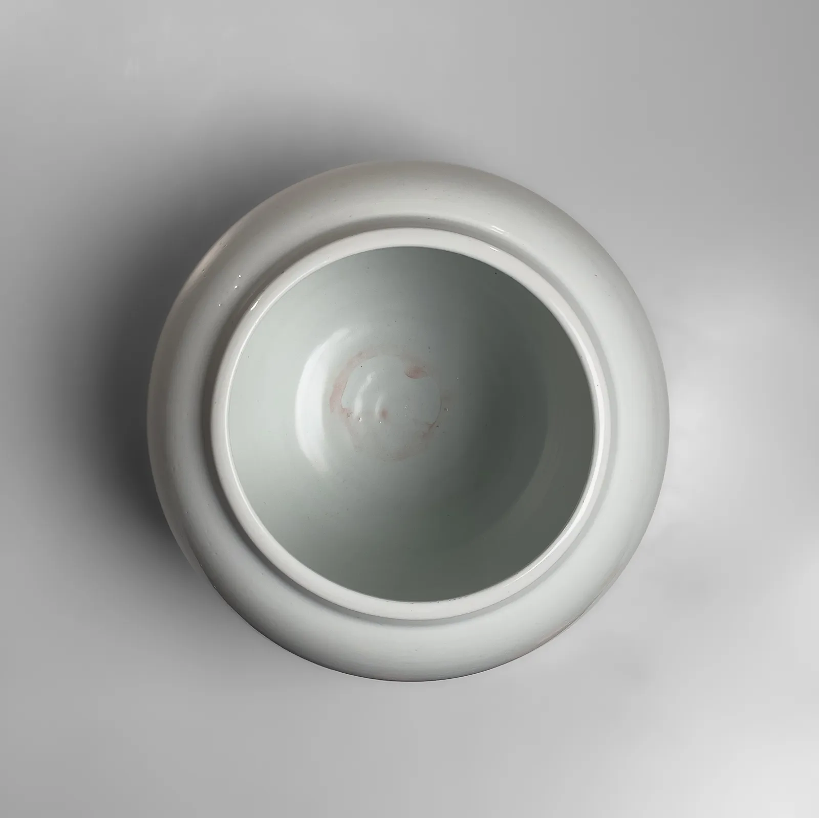 TOMIMOTO KENKICHI, Large round white vessel with raised, wide mouth, 1940