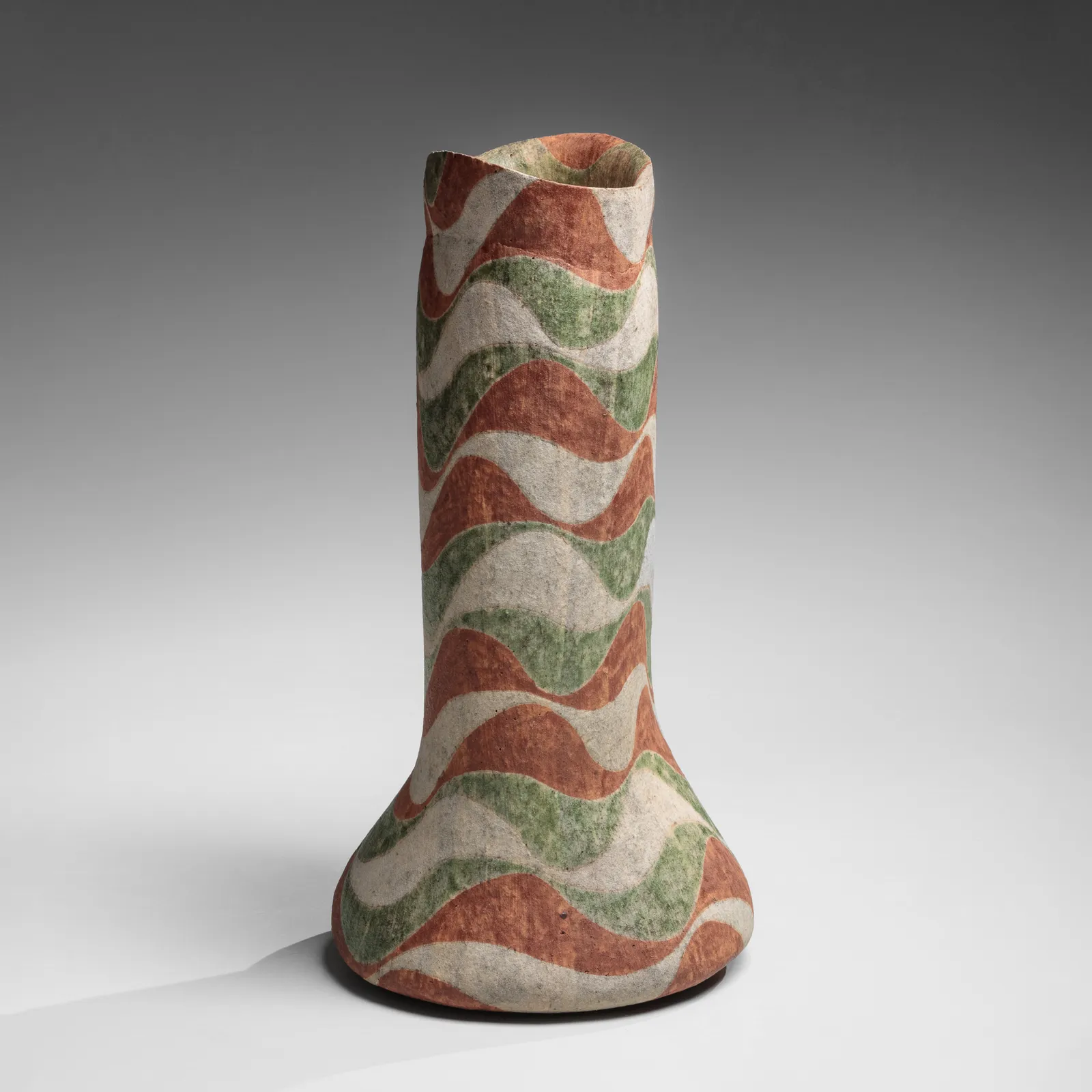 KAMODA SHŌJI, Vessel with undulating red and green wave-like linear banding, 1971