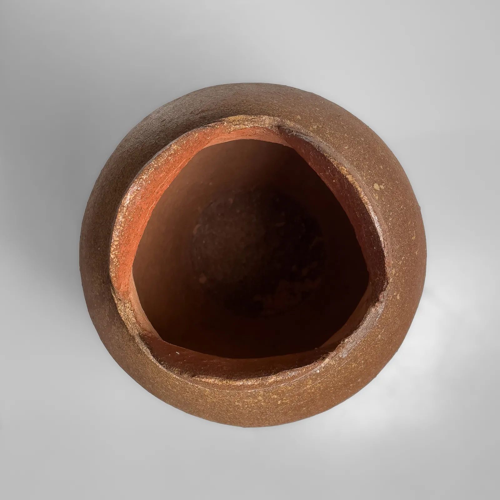 MORI TŌGAKU, Unglazed standing vessel with three-lobed mouth, ca. 1982