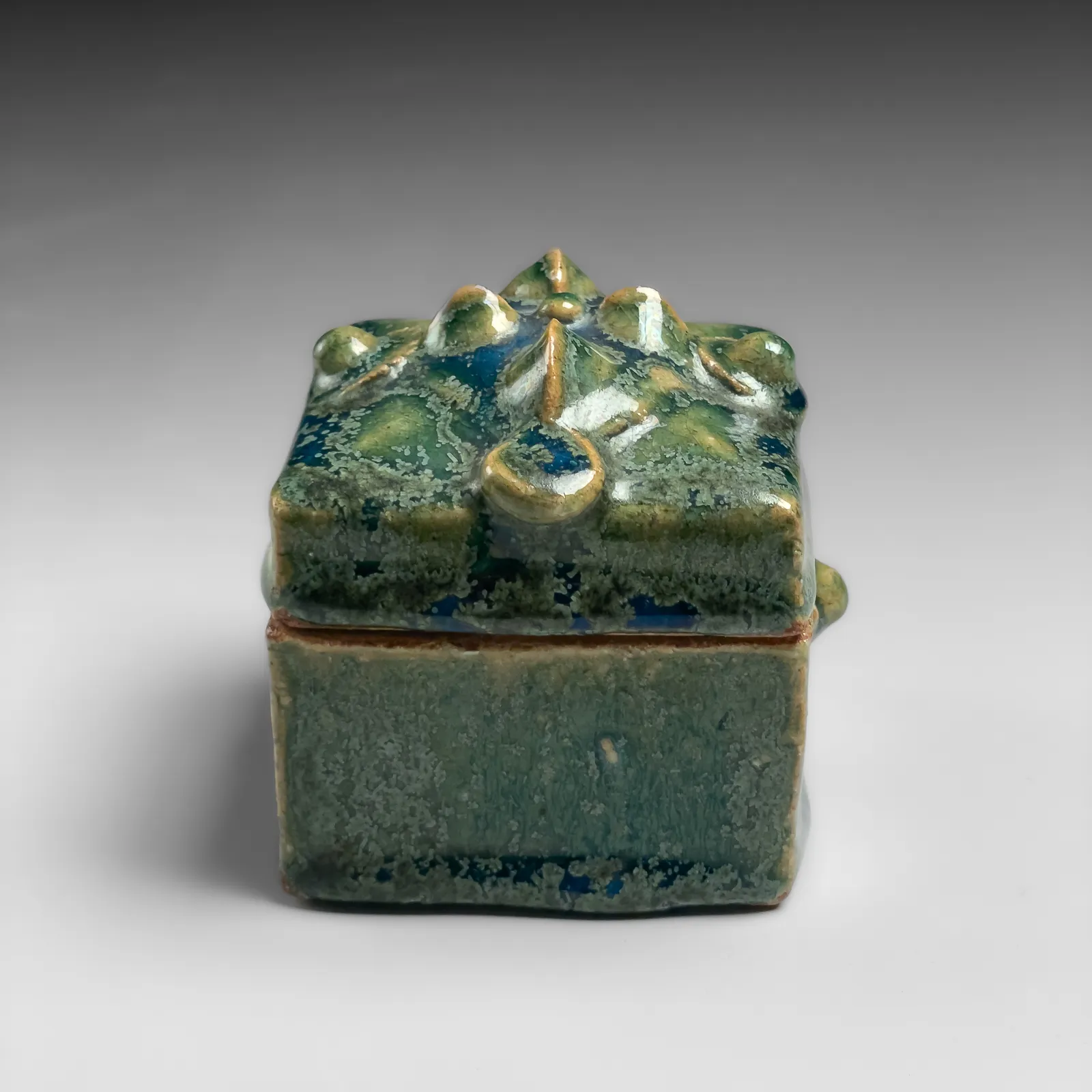 KAWAI KANJIRŌ, Square lidded container with green glaze and raised flower motif, ca. 1962