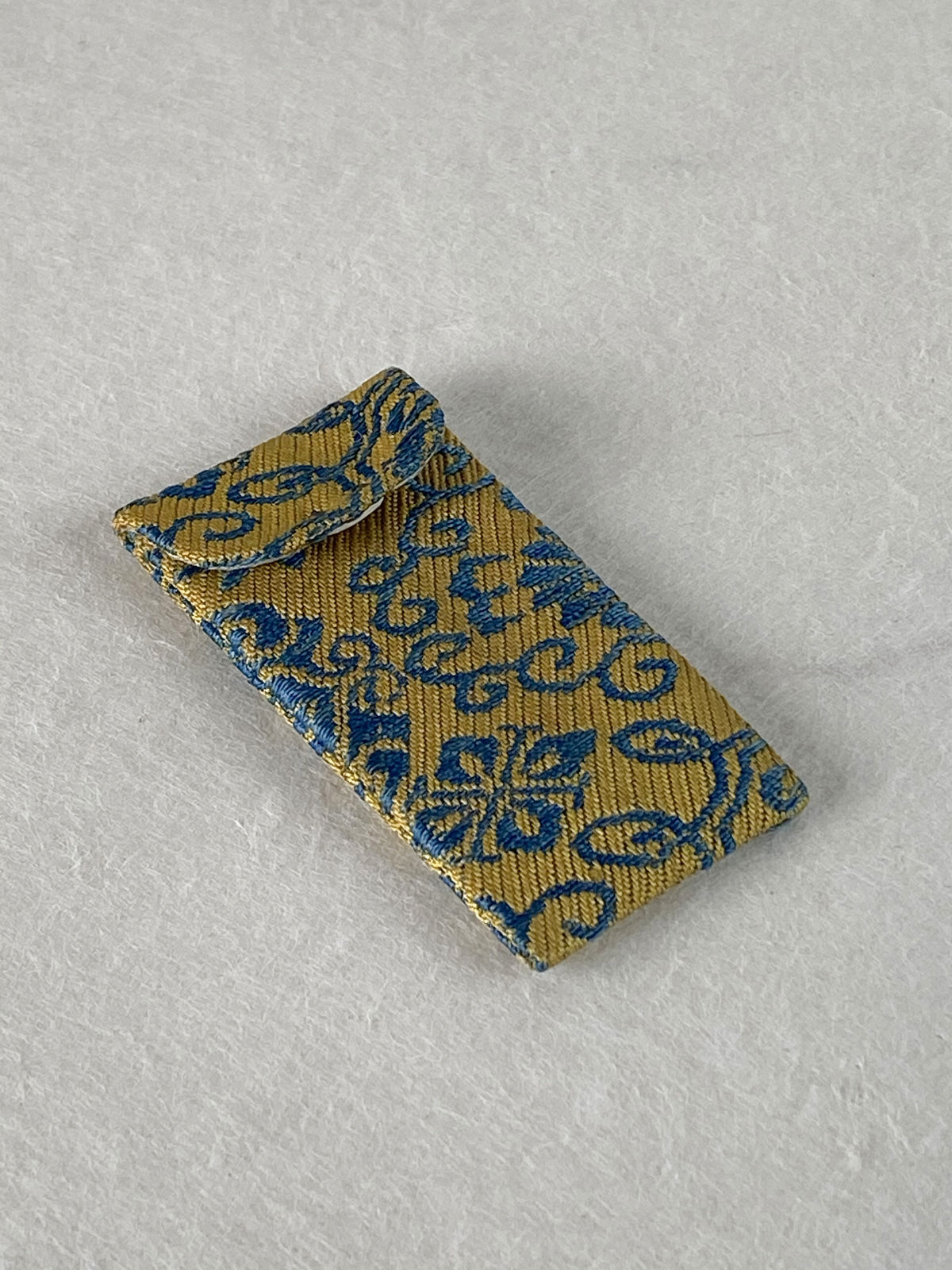 artisan's name unknown, Small Case, yellow and blue woven silk, Taisho Era (1912-1926)
