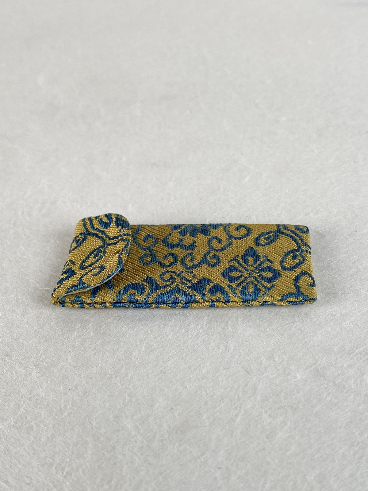 artisan's name unknown, Small Case, yellow and blue woven silk, Taisho Era (1912-1926)
