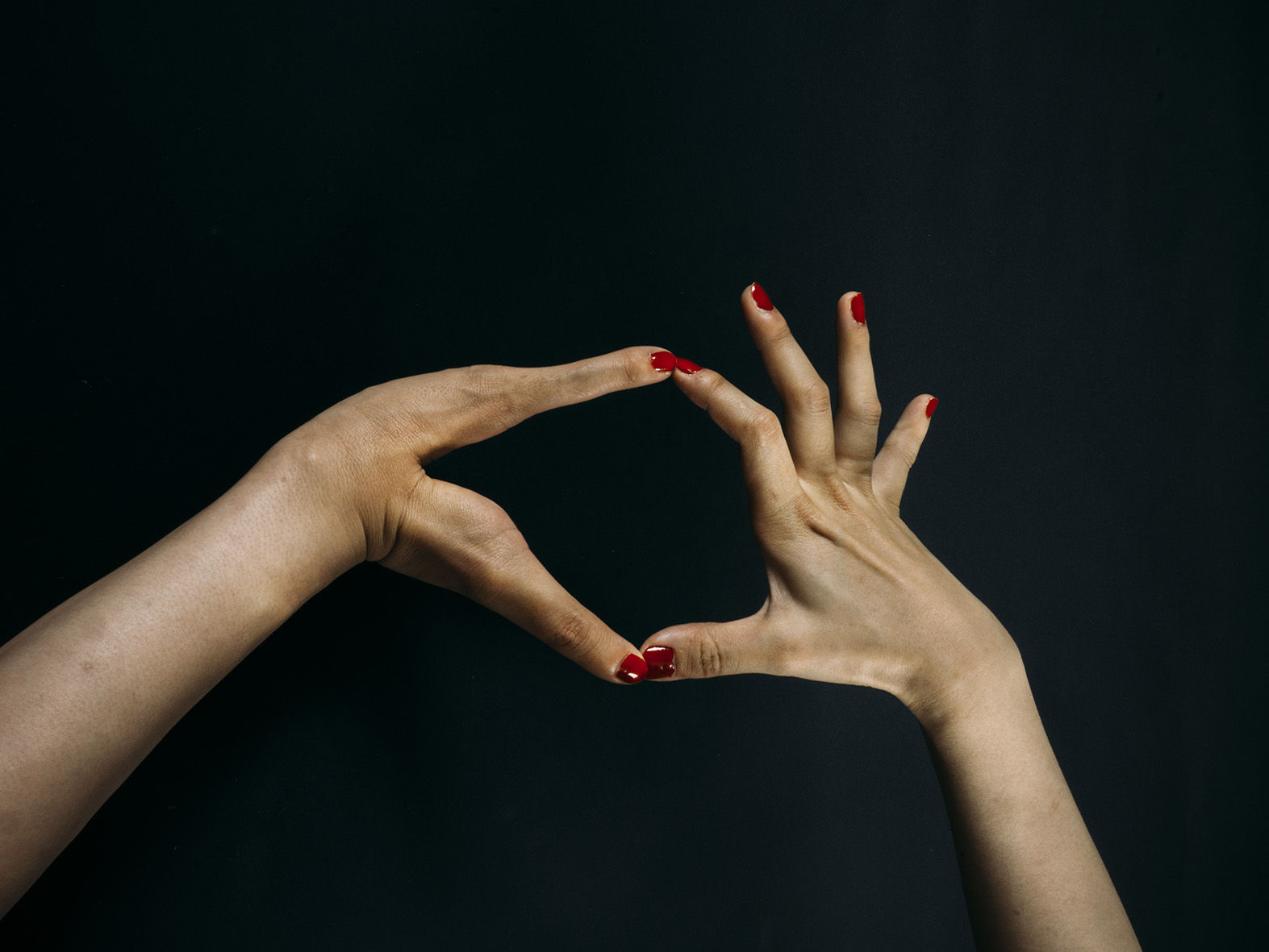 Mari Katayama, hole on black, 2018