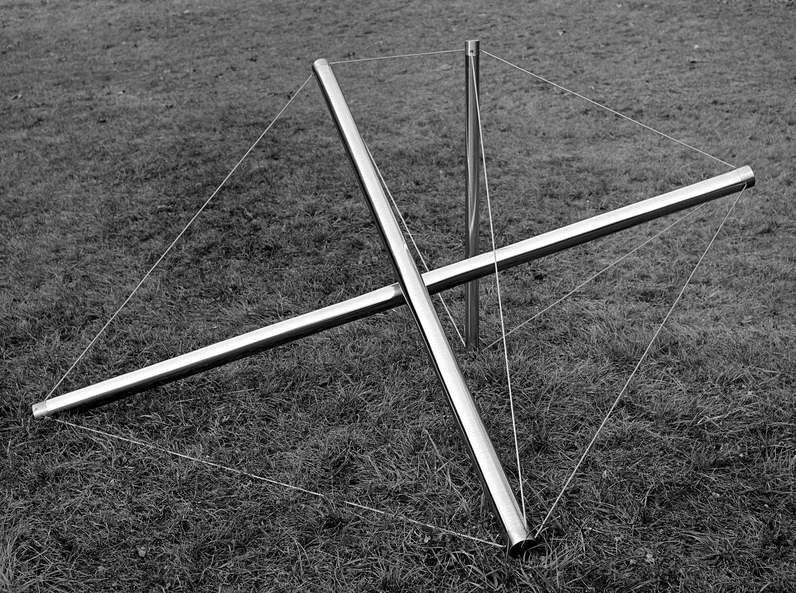 Kenneth-Snelson-Morrison-Gallery-Kent-CT