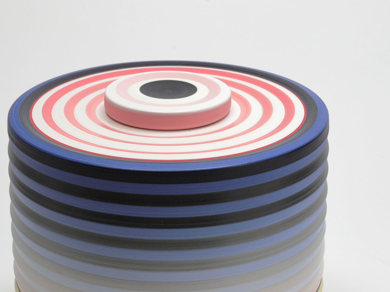 Jin Eui Kim, OPject - Cylindrical Form with Lid V, 2025