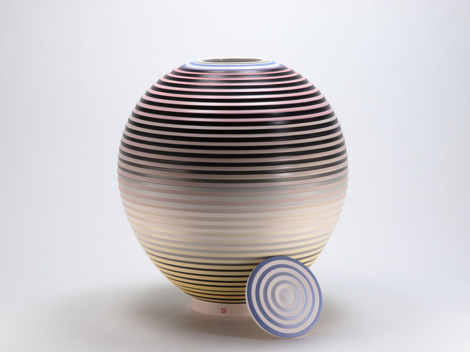 Jin Eui Kim, OPject - Spherical Form with Lid X, 2025