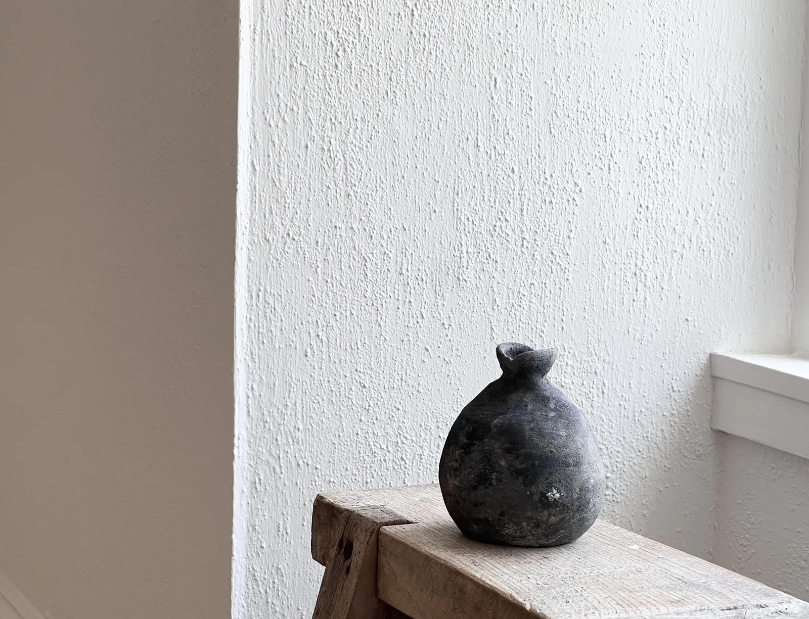 Akiko Hirai, Tanka (Carbonised) Sake bottle, 2024