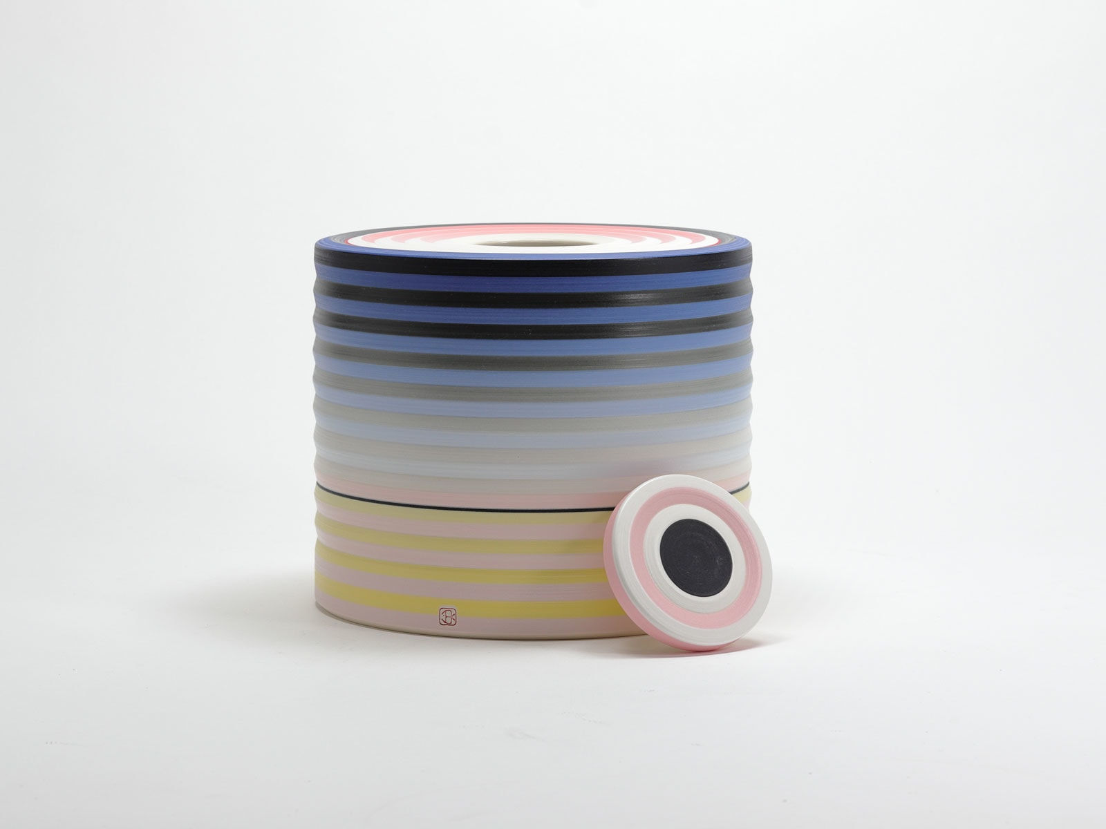 Jin Eui Kim, OPject - Cylindrical Form with Lid V, 2025