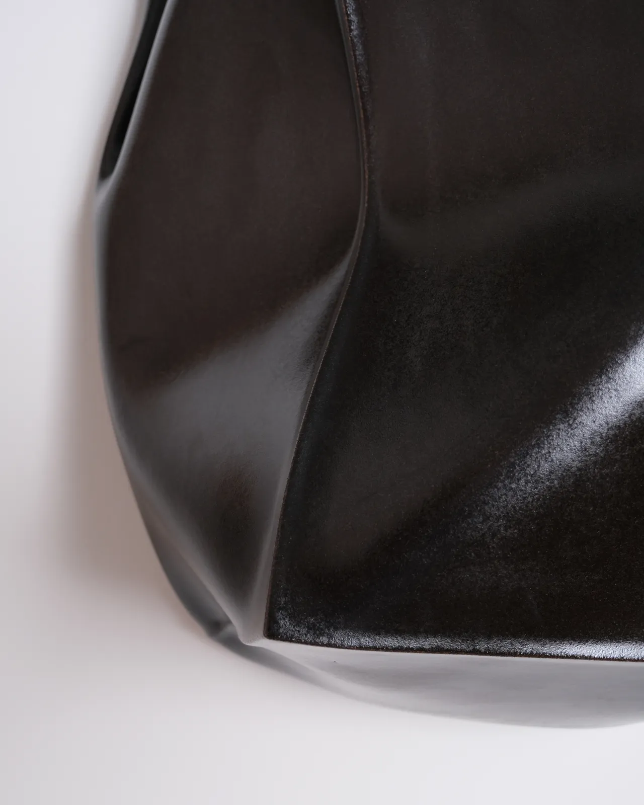 Floor Merjenburgh, FORM, deliberate tactility - Leather No.17, 2025