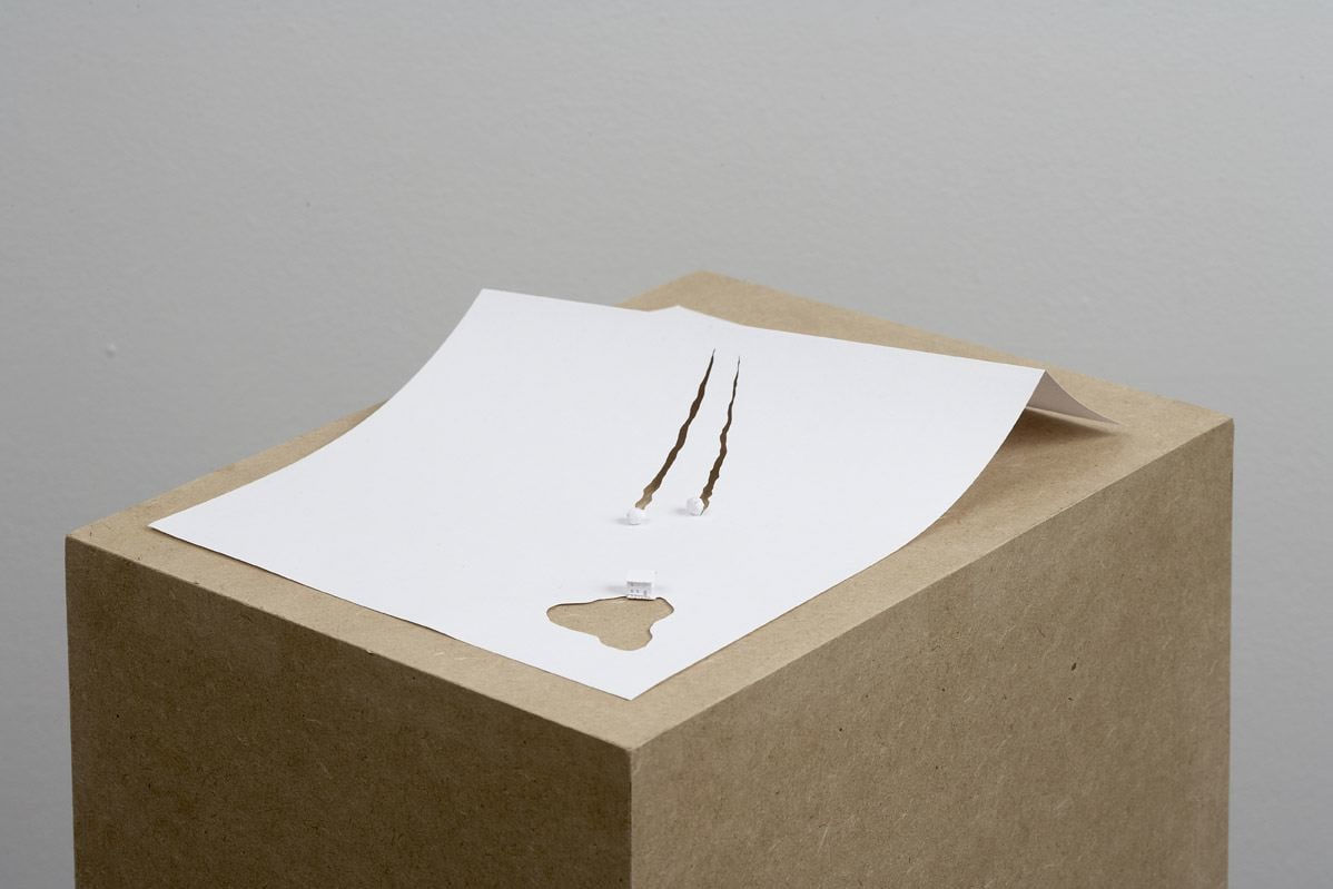 Peter Callesen, Snowballs, 2005