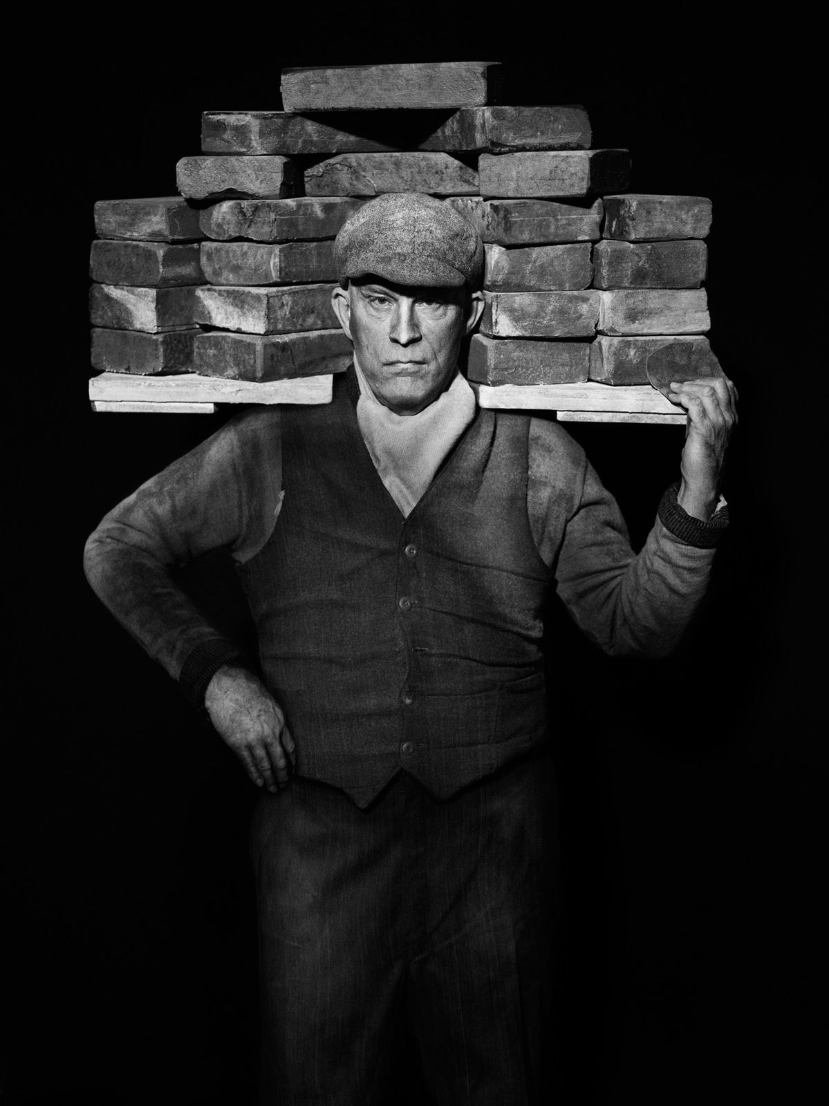 Sandro Miller, August Sander / Bricklayer (1928), 2017