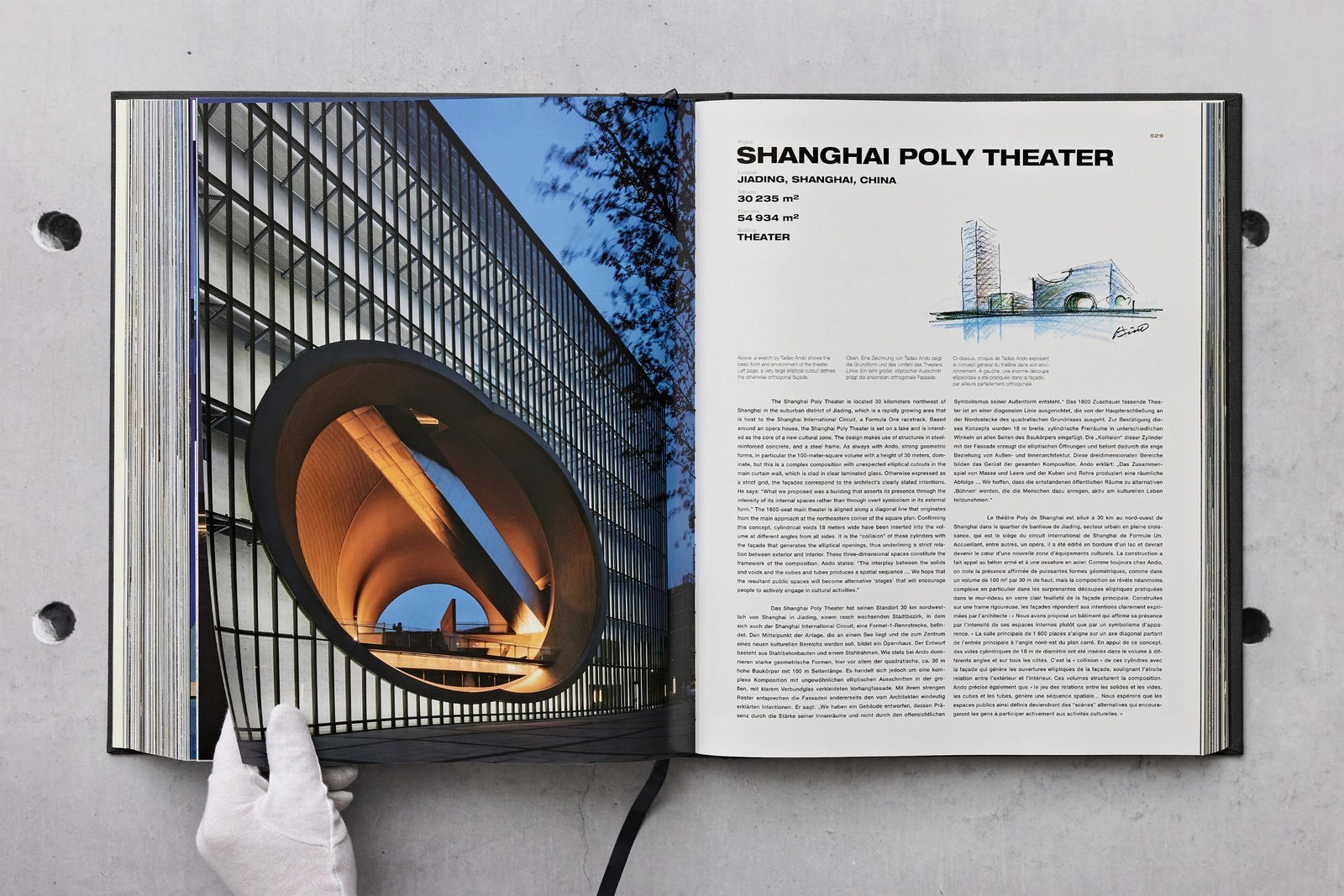 Tadao Ando, Complete Works 1975–Today. Art Edition ‘Bourse de Commerce, Paris’, 2023